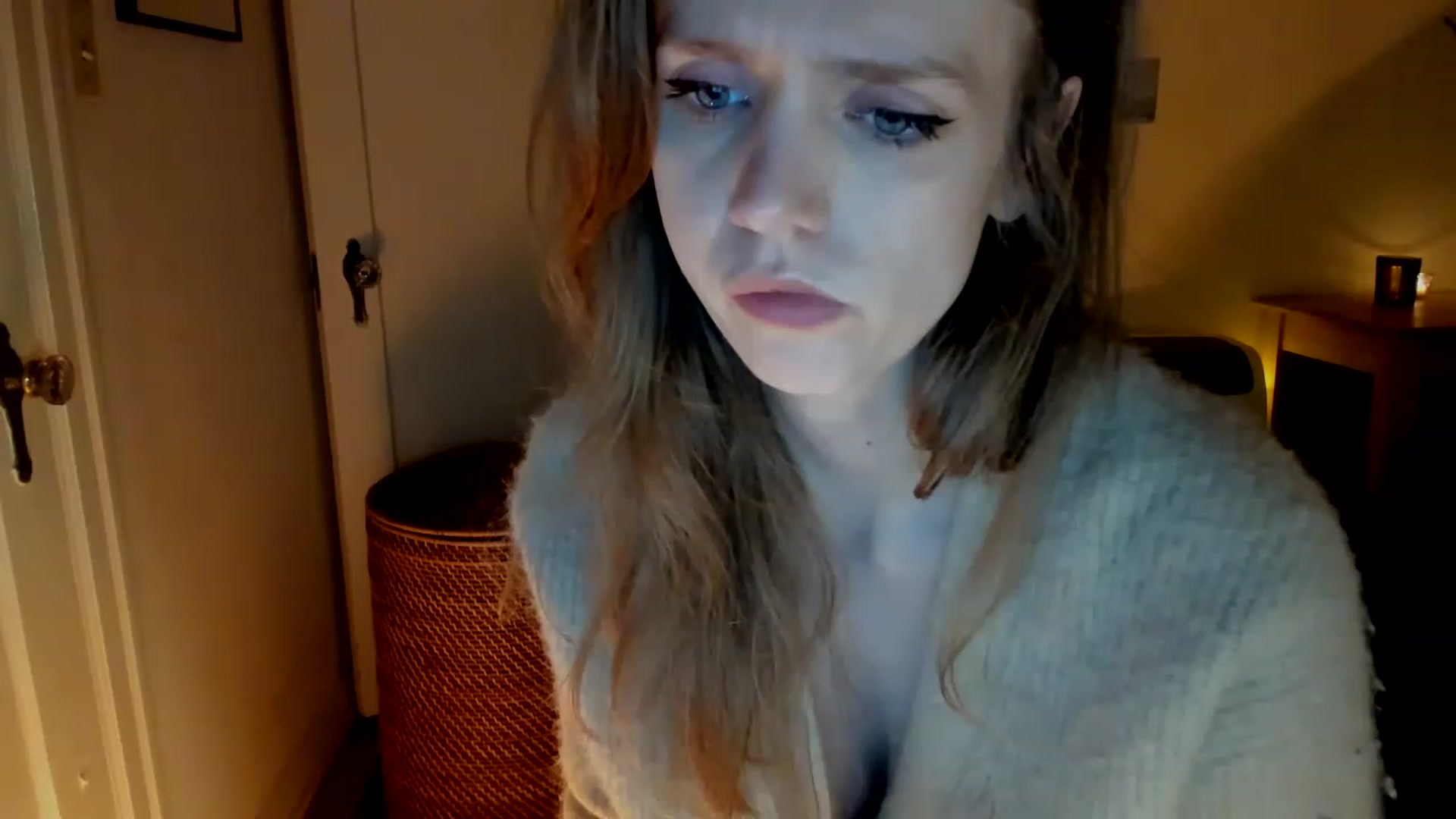 Gallery image thumbnail from muffinmoon's myfreecams stream on, 02/19/2023, 06:39 image 10 of 20