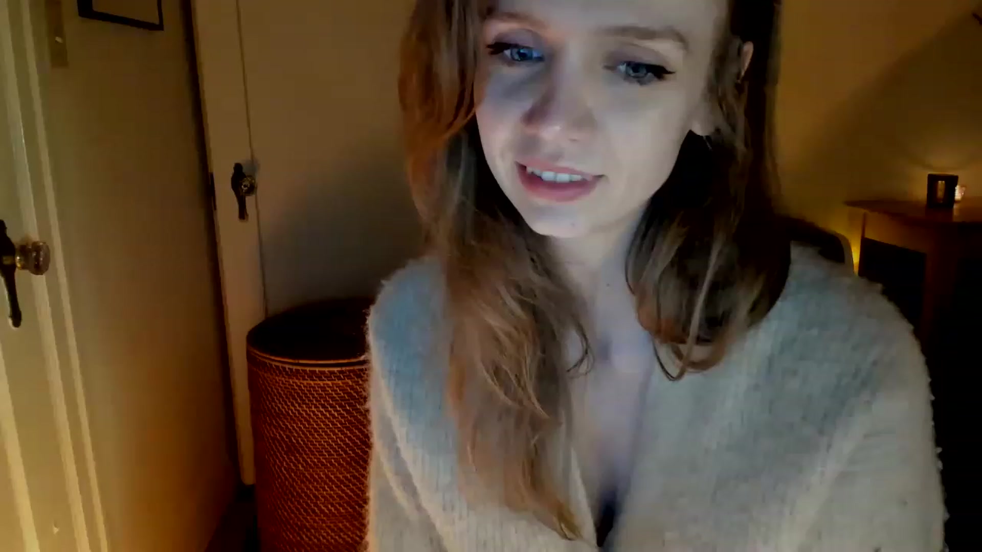 Gallery image thumbnail from muffinmoon's myfreecams stream on, 02/19/2023, 06:39 image 16 of 20