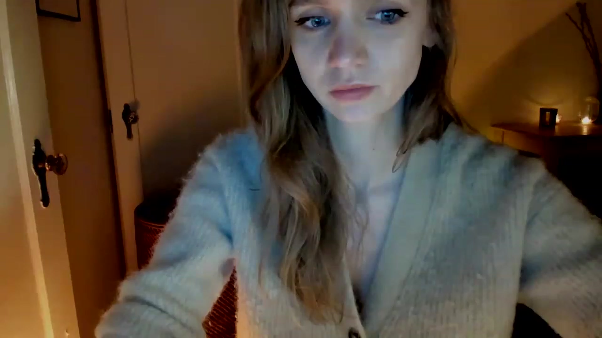 Gallery image thumbnail from muffinmoon's myfreecams stream on, 02/19/2023, 06:39 image 5 of 20