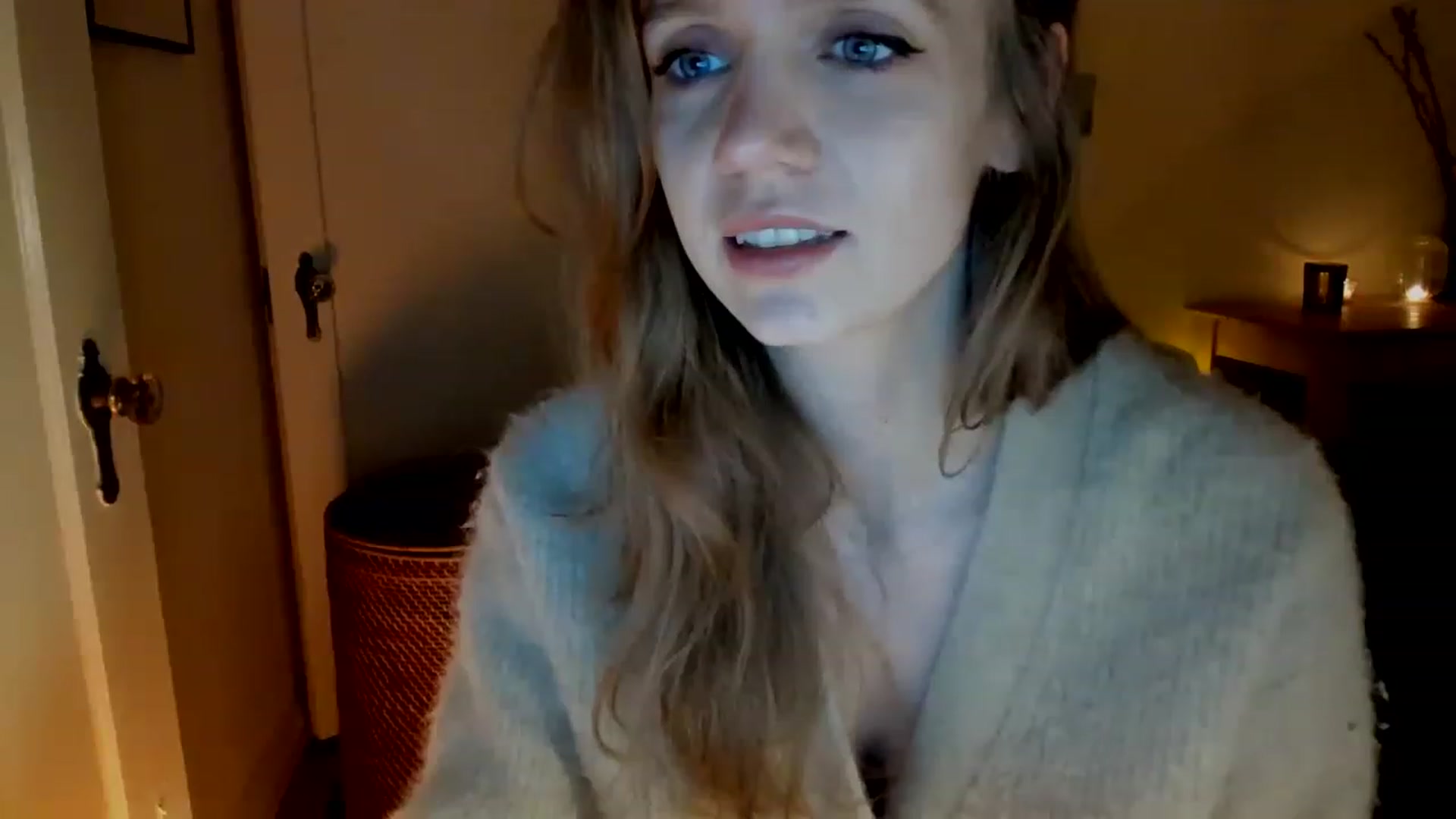 Gallery image thumbnail from muffinmoon's myfreecams stream on, 02/19/2023, 06:39 image 4 of 20