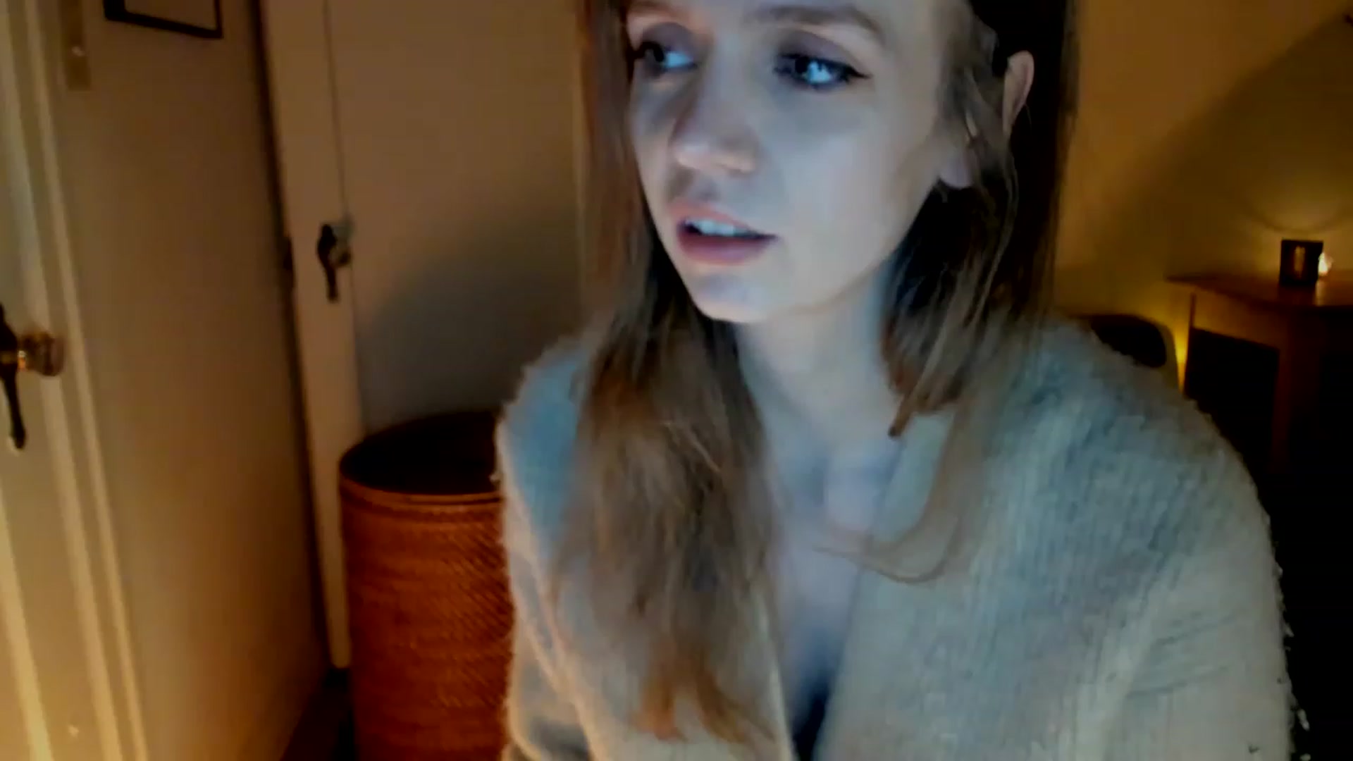 Gallery image thumbnail from muffinmoon's myfreecams stream on, 02/19/2023, 06:39 image 8 of 20