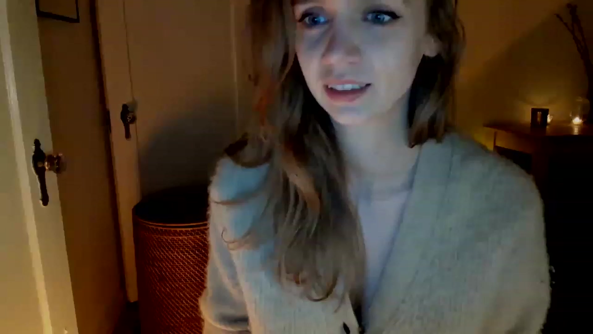 Gallery image thumbnail from muffinmoon's myfreecams stream on, 02/19/2023, 06:39 image 2 of 20