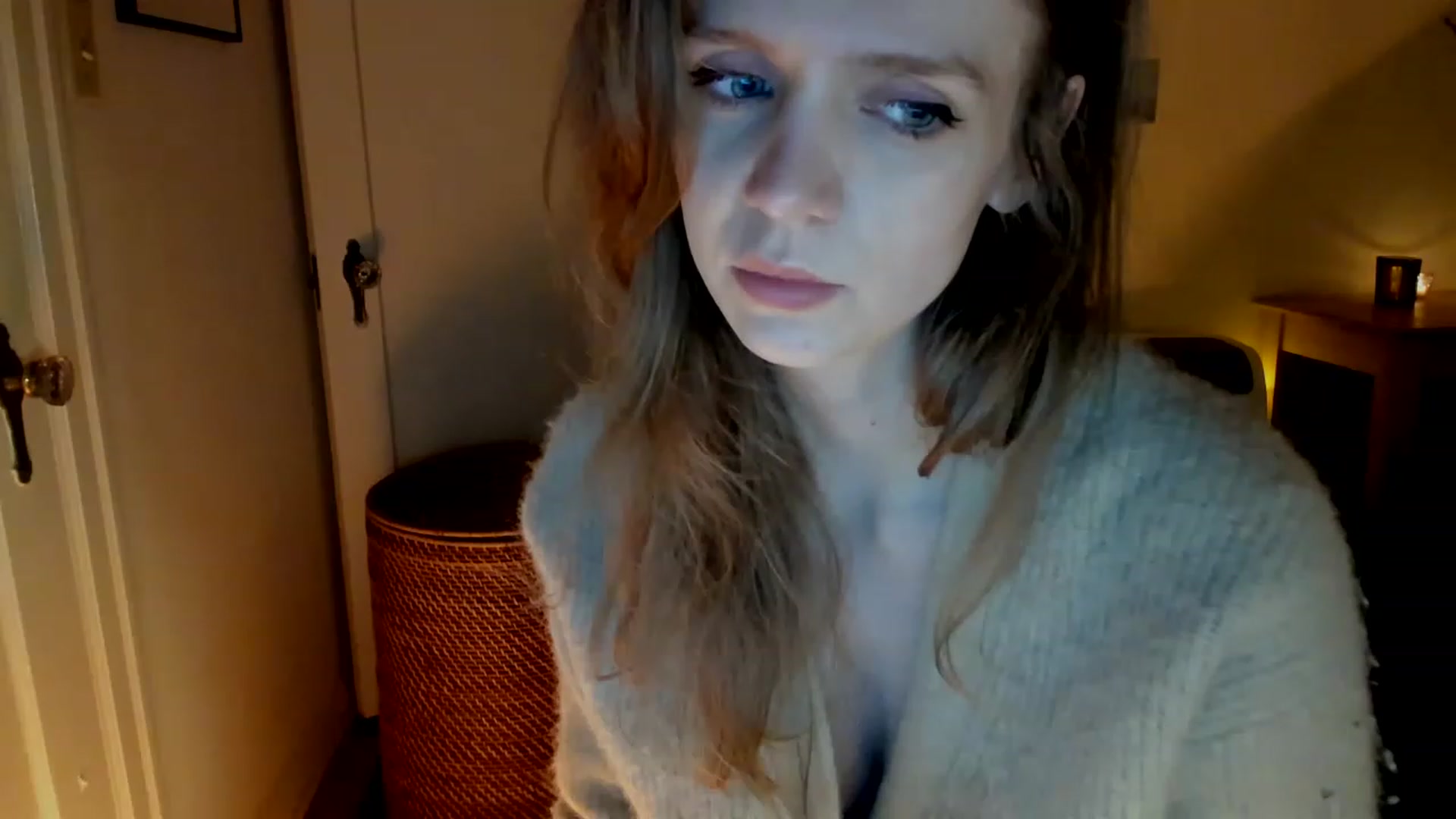 Gallery image thumbnail from muffinmoon's myfreecams stream on, 02/19/2023, 06:39 image 9 of 20