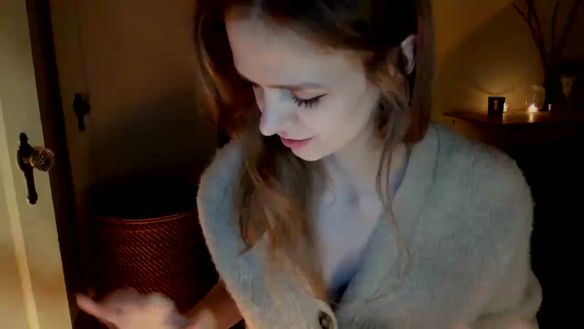 Gallery image thumbnail from muffinmoon's myfreecams stream on, 02/19/2023, 07:11 image 13 of 20
