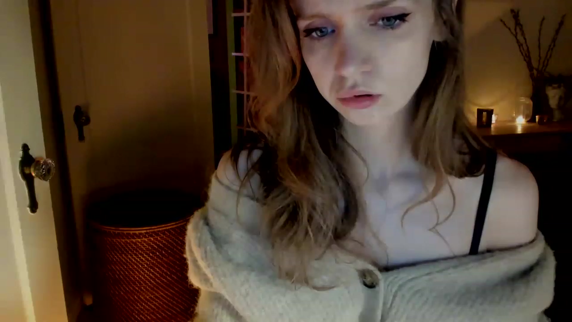 Gallery image thumbnail from muffinmoon's myfreecams stream on, 02/19/2023, 07:11 image 17 of 20