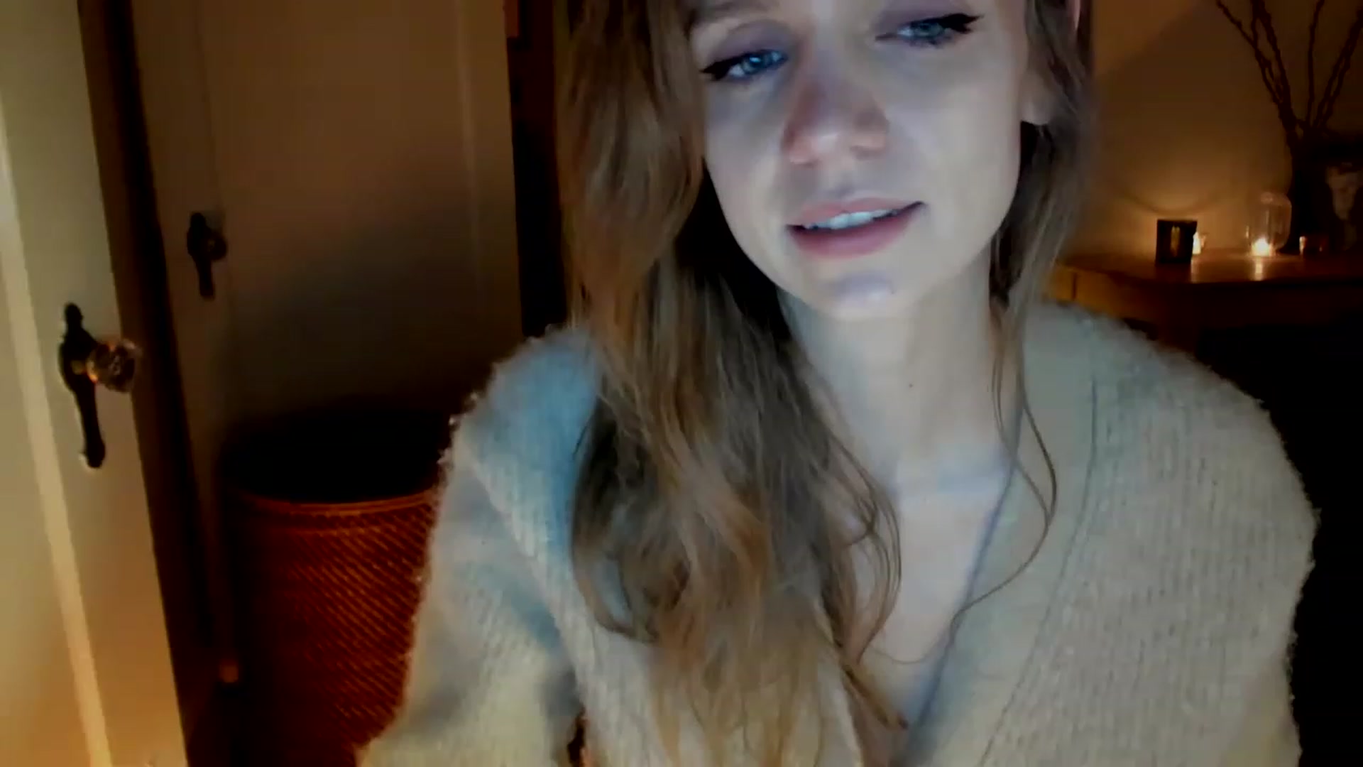Gallery image thumbnail from muffinmoon's myfreecams stream on, 02/19/2023, 07:11 image 10 of 20