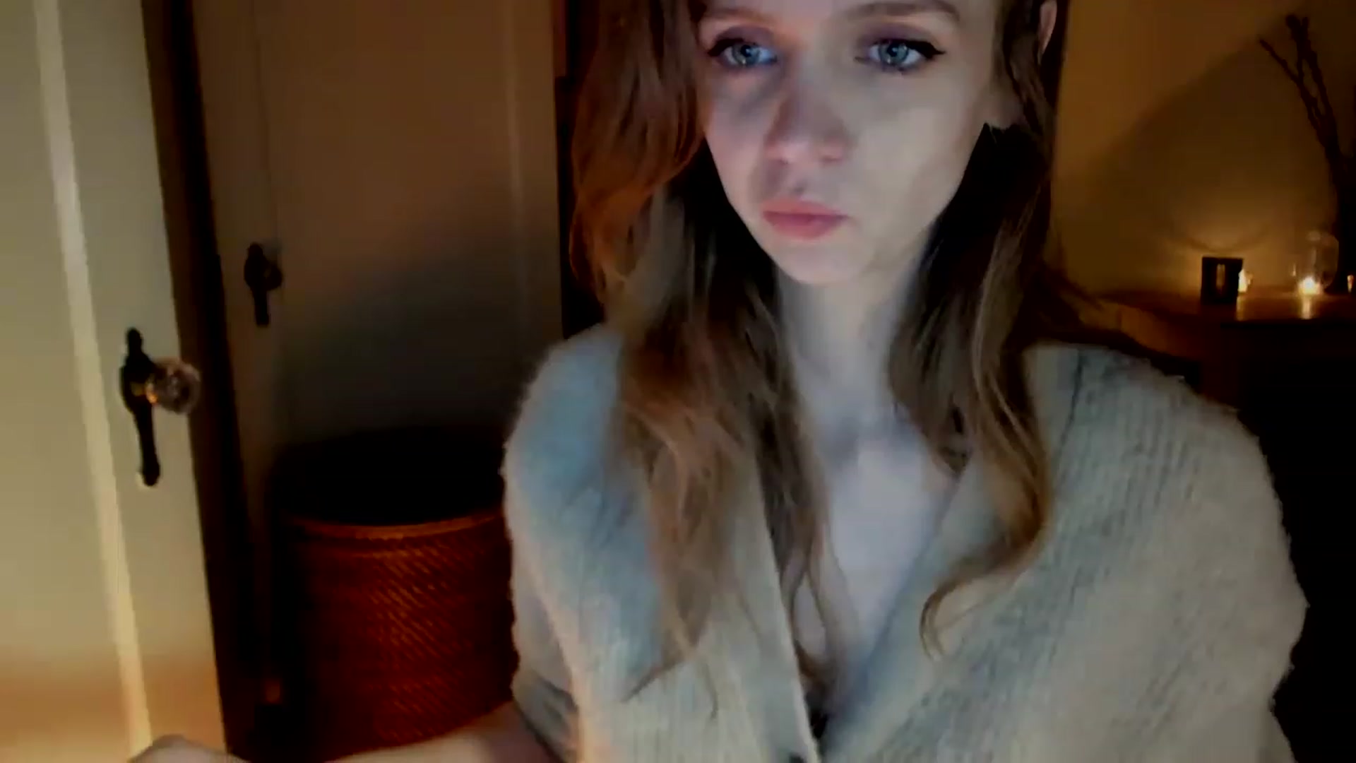 Gallery image thumbnail from muffinmoon's myfreecams stream on, 02/19/2023, 07:11 image 4 of 20