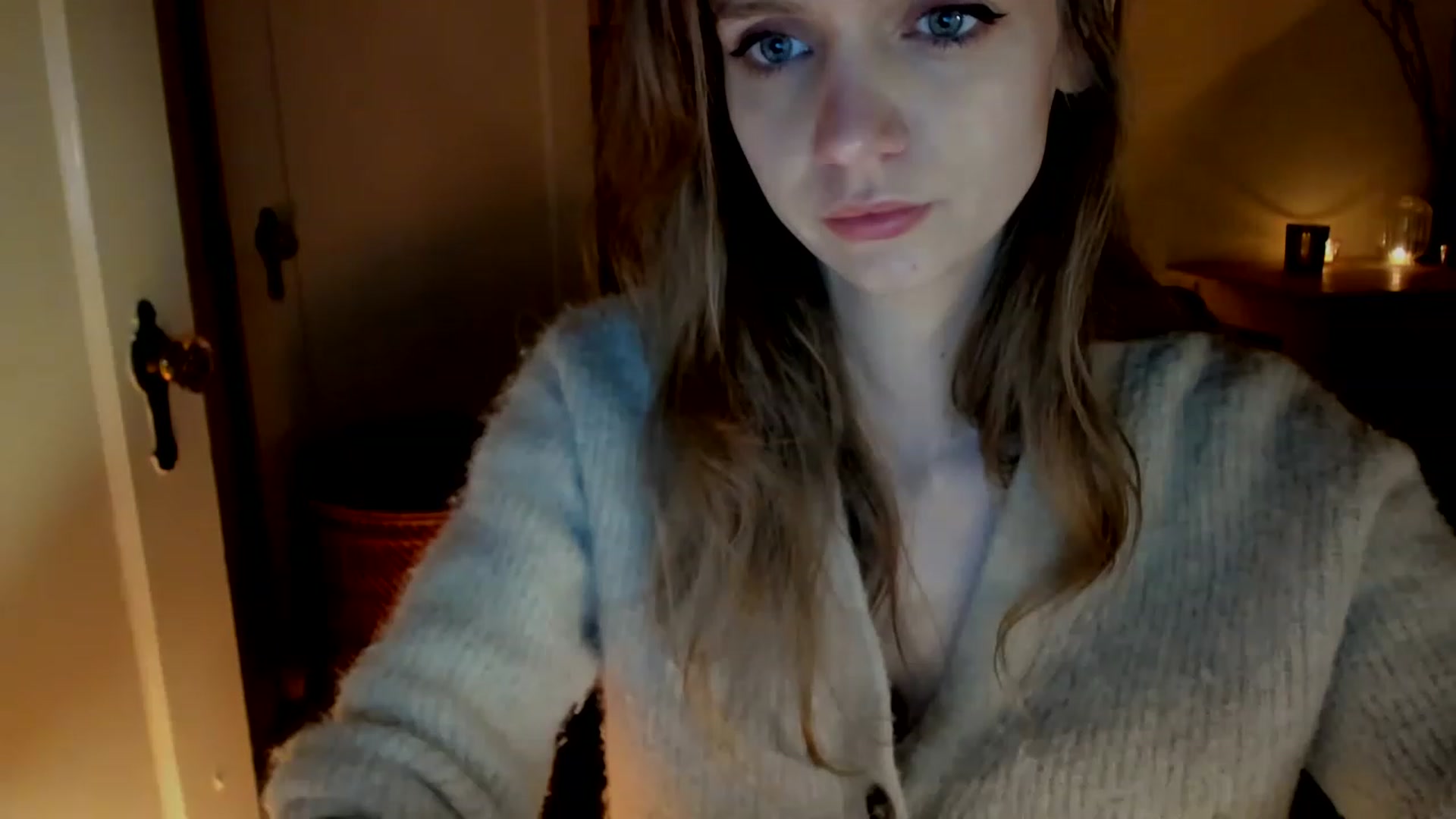 Gallery image thumbnail from muffinmoon's myfreecams stream on, 02/19/2023, 07:11 image 5 of 20