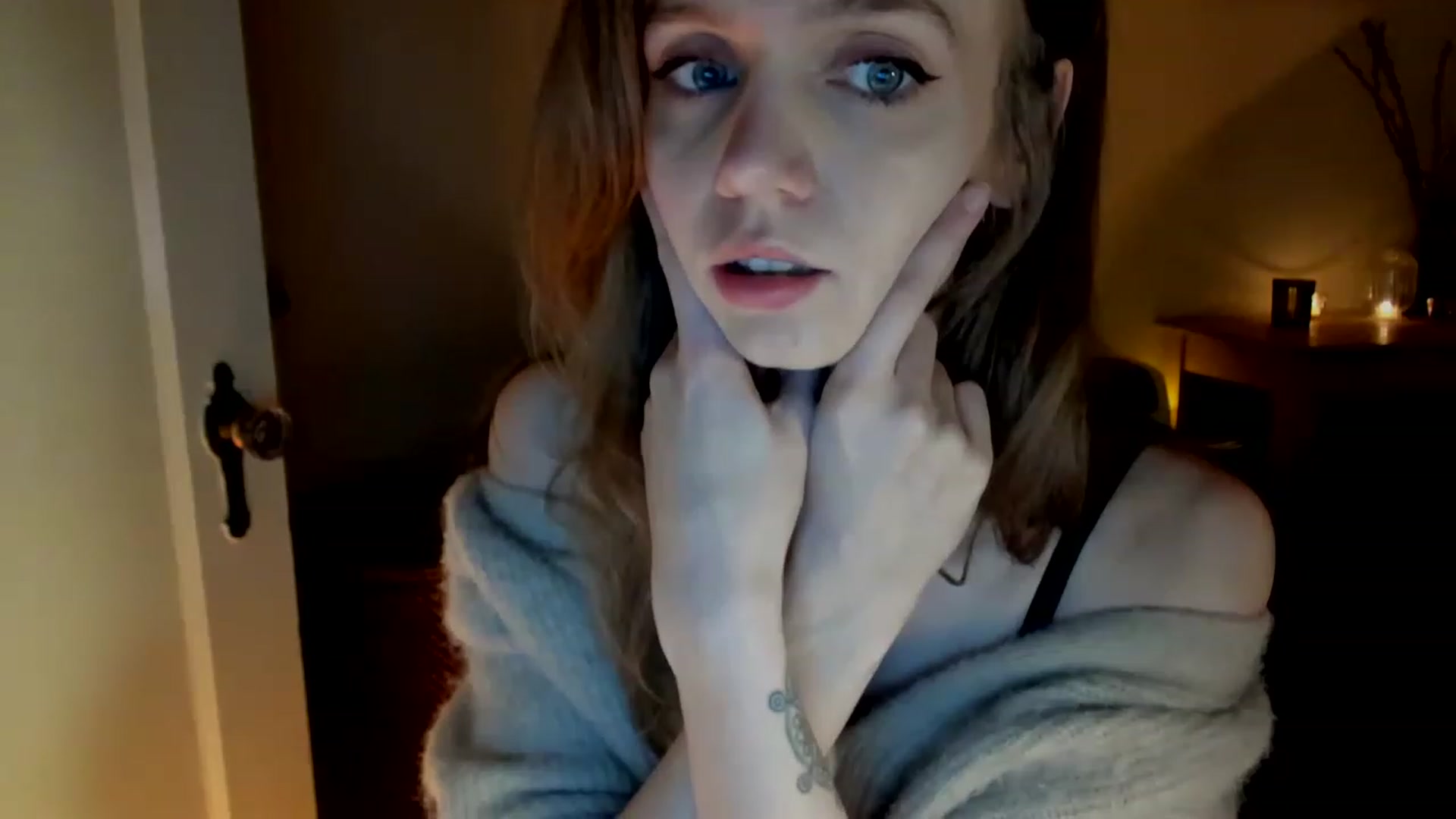 Gallery image thumbnail from muffinmoon's myfreecams stream on, 02/19/2023, 07:11 image 2 of 20