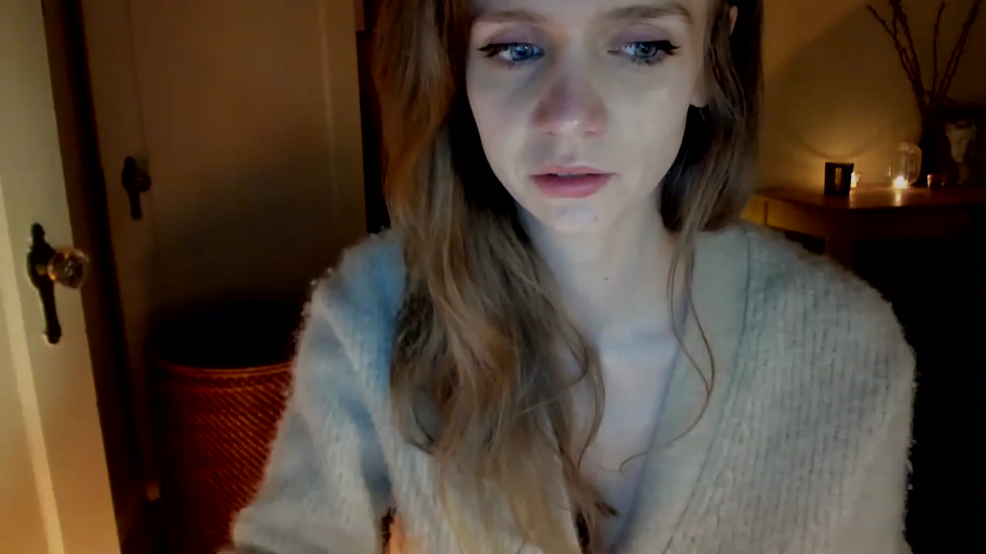 Gallery image thumbnail from muffinmoon's myfreecams stream on, 02/19/2023, 07:11 image 11 of 20