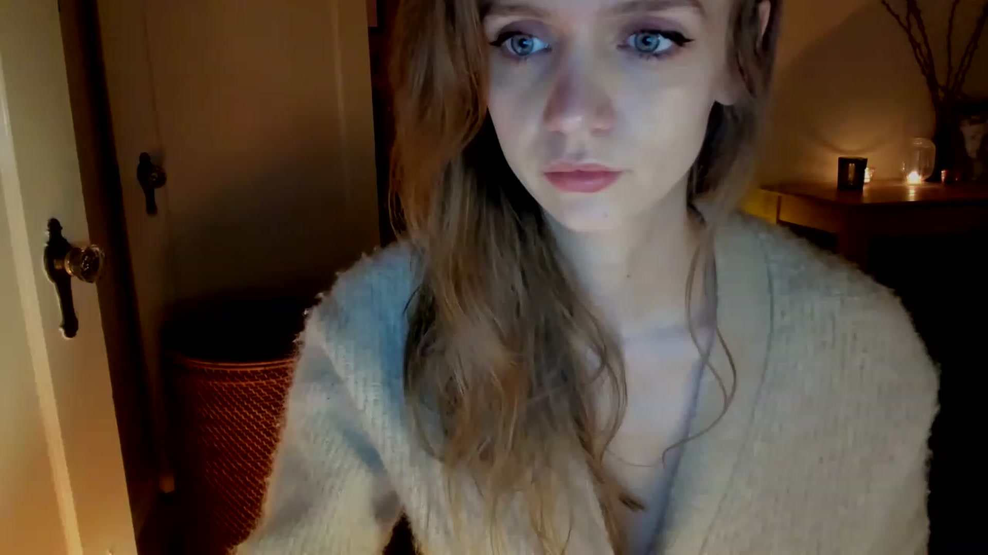 Gallery image thumbnail from muffinmoon's myfreecams stream on, 02/19/2023, 07:11 image 9 of 20