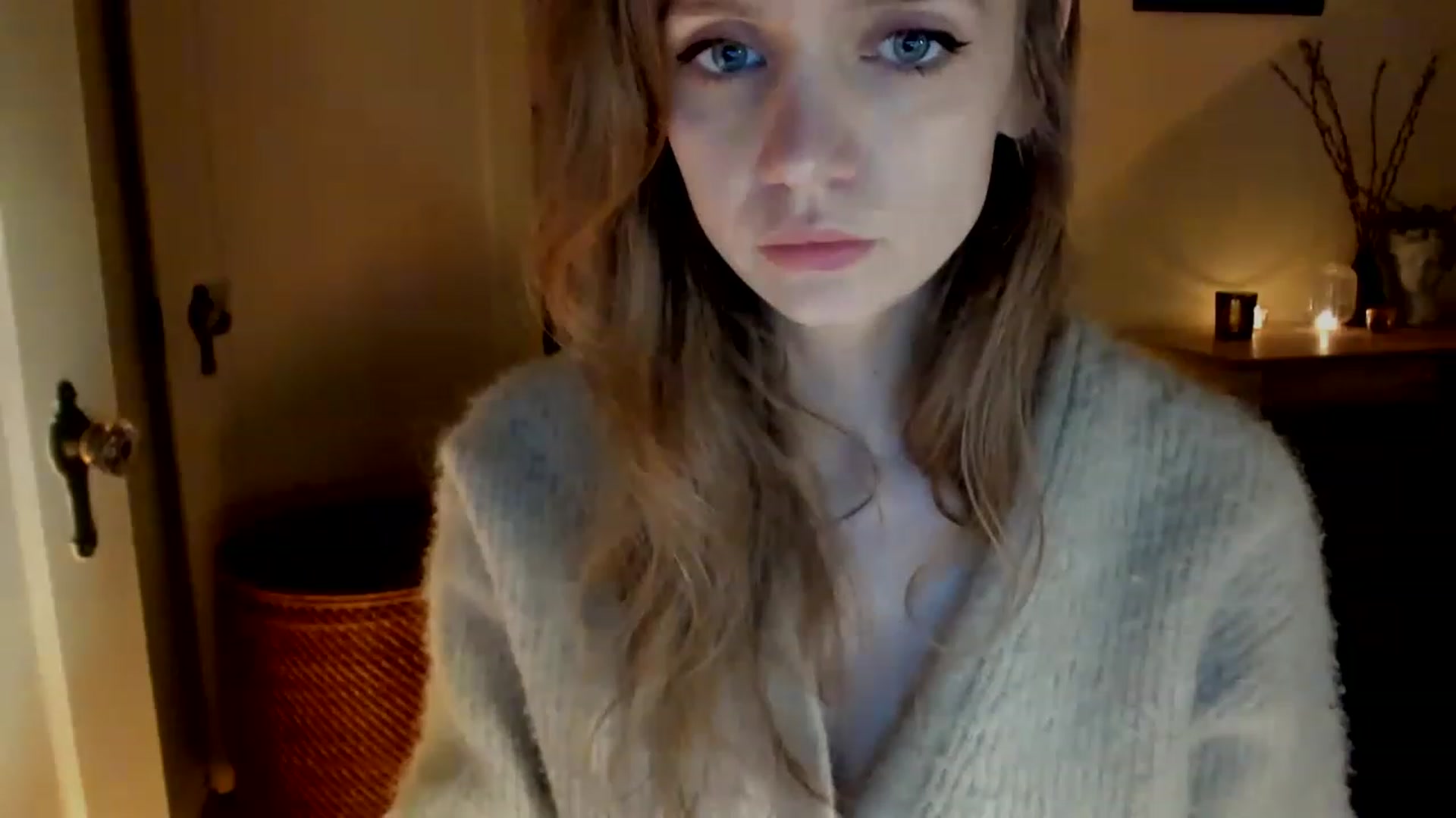 Gallery image thumbnail from muffinmoon's myfreecams stream on, 02/19/2023, 07:11 image 19 of 20