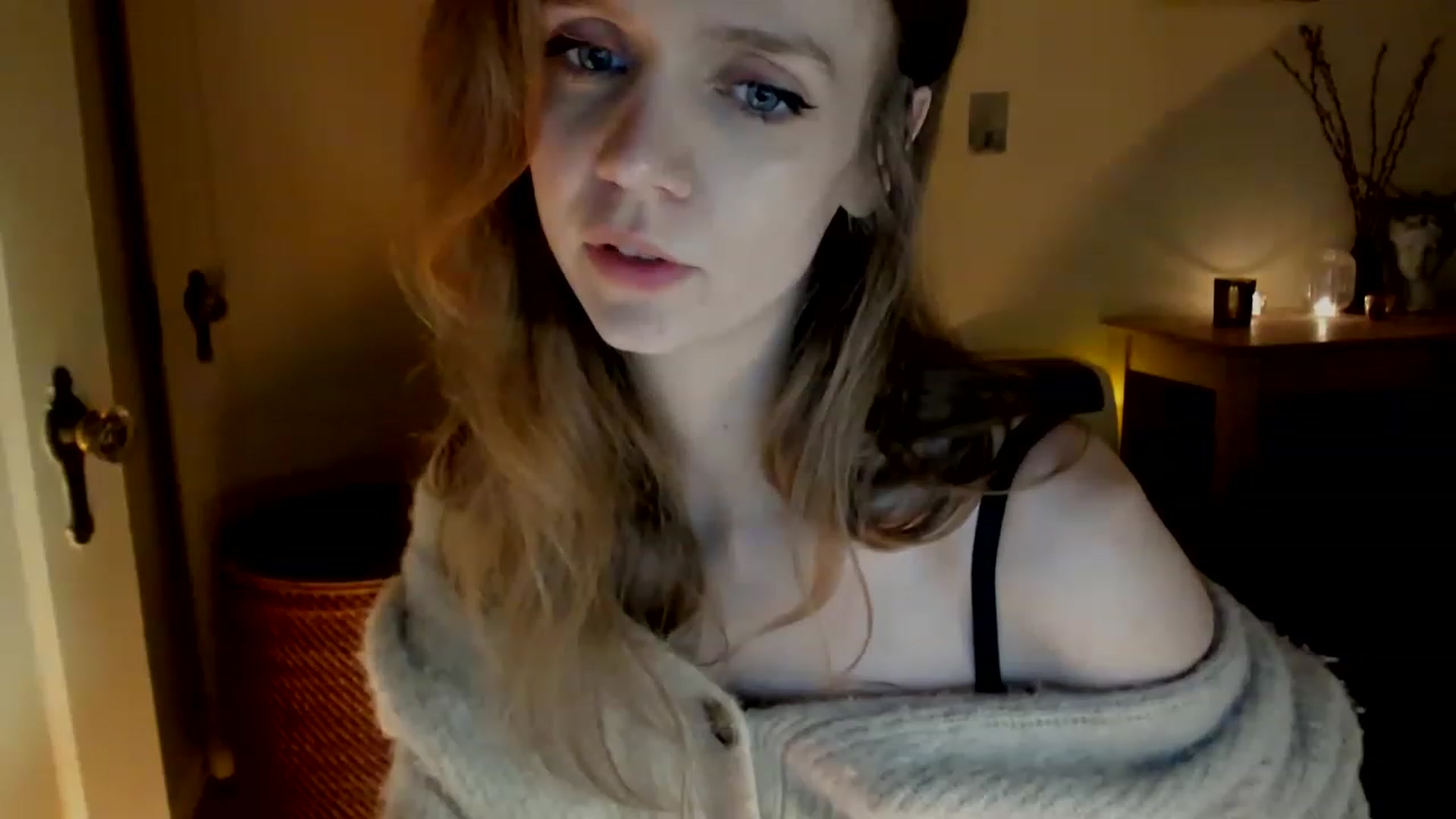 Gallery image thumbnail from muffinmoon's myfreecams stream on, 02/19/2023, 07:11 image 16 of 20