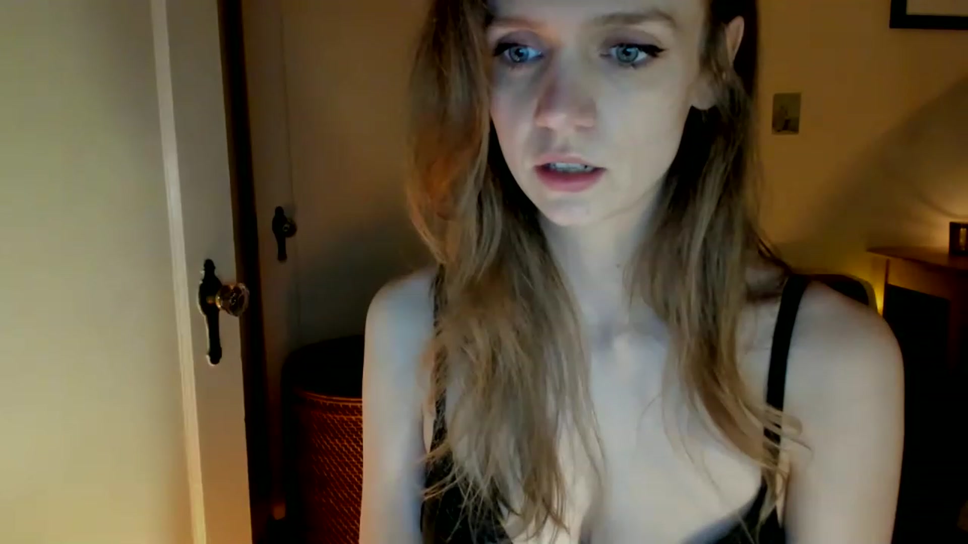 Gallery image thumbnail from muffinmoon's myfreecams stream on, 02/19/2023, 07:55 image 20 of 20
