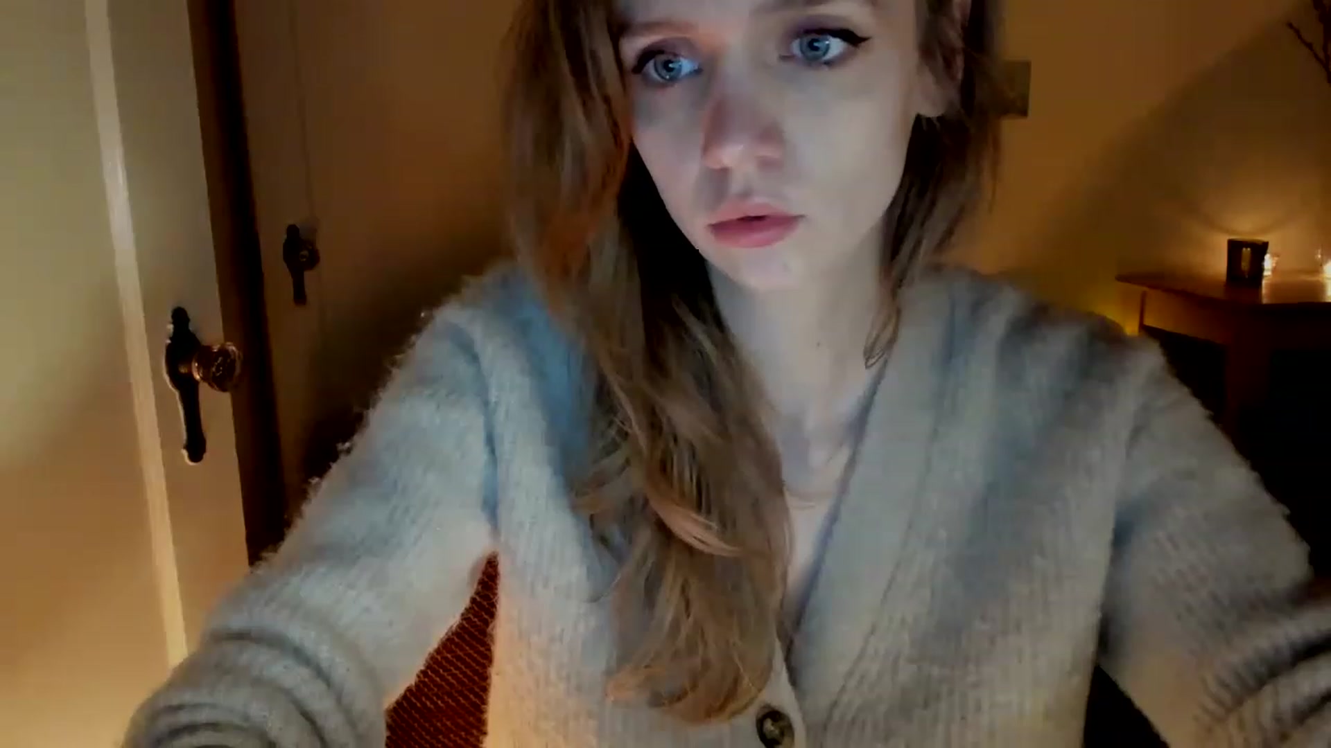 Gallery image thumbnail from muffinmoon's myfreecams stream on, 02/19/2023, 07:55 image 3 of 20