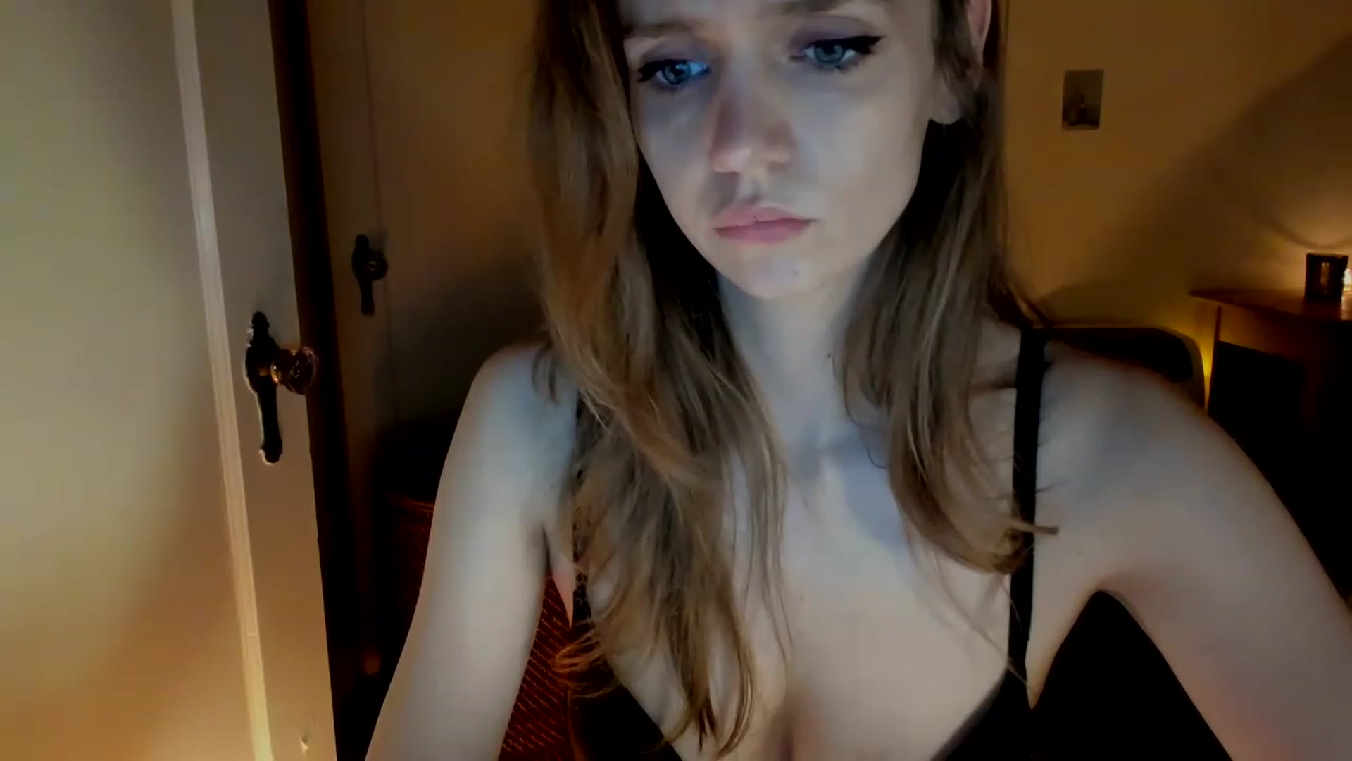 Gallery image thumbnail from muffinmoon's myfreecams stream on, 02/19/2023, 07:55 image 12 of 20