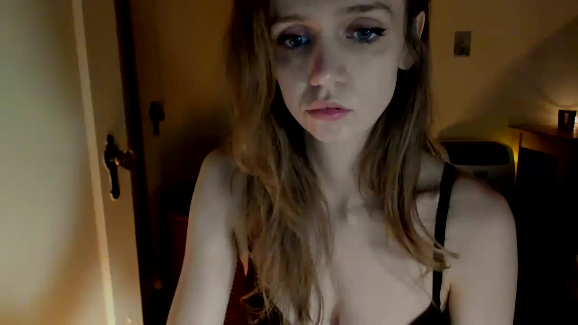 Gallery image thumbnail from muffinmoon's myfreecams stream on, 02/19/2023, 07:55 image 14 of 20