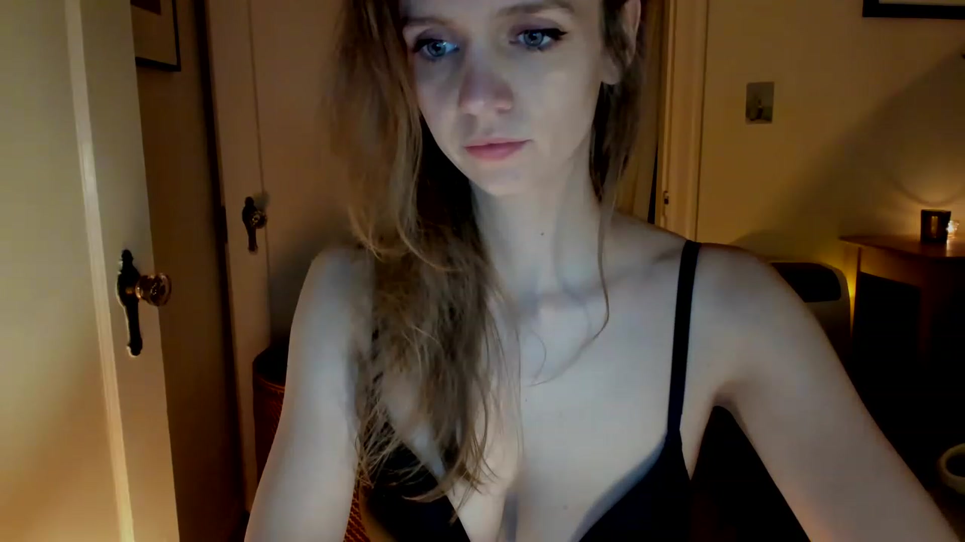 Gallery image thumbnail from muffinmoon's myfreecams stream on, 02/19/2023, 08:35 image 20 of 20