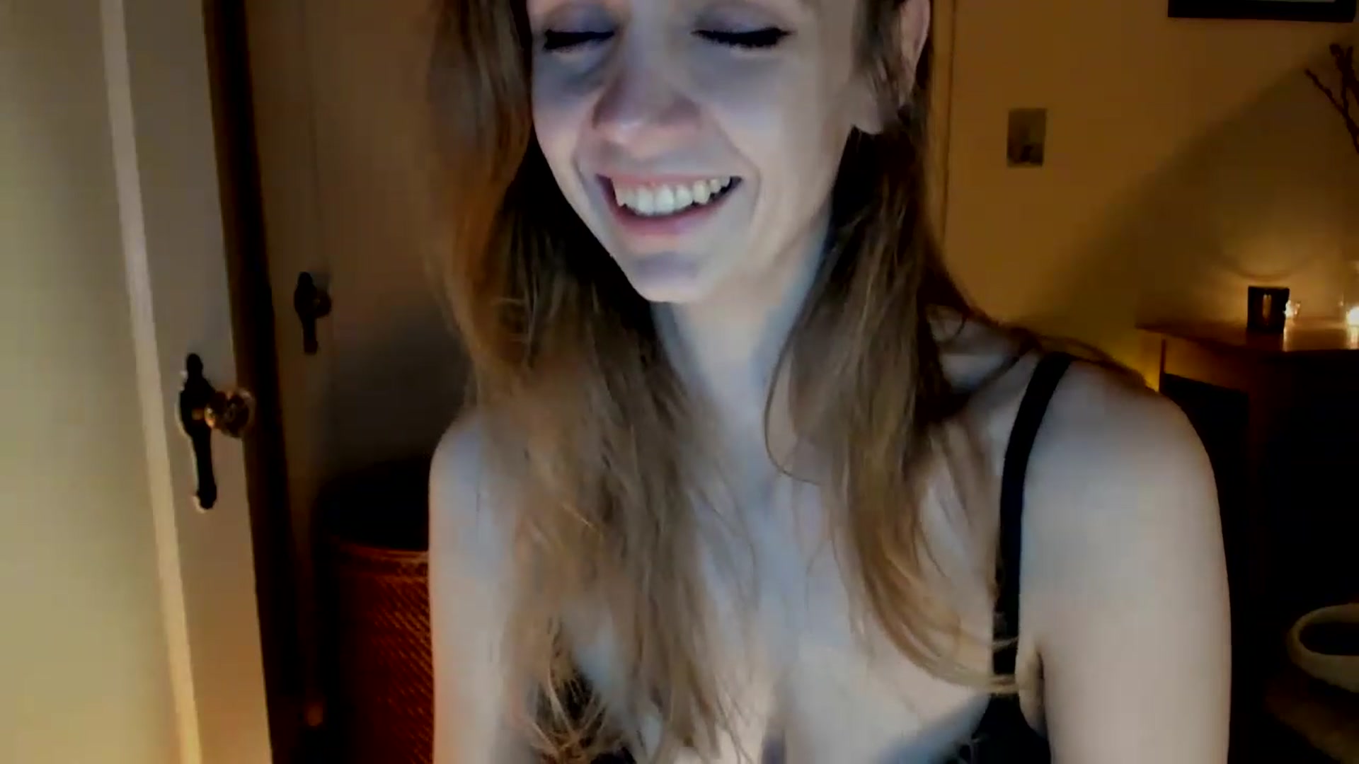 Gallery image thumbnail from muffinmoon's myfreecams stream on, 02/19/2023, 08:35 image 13 of 20