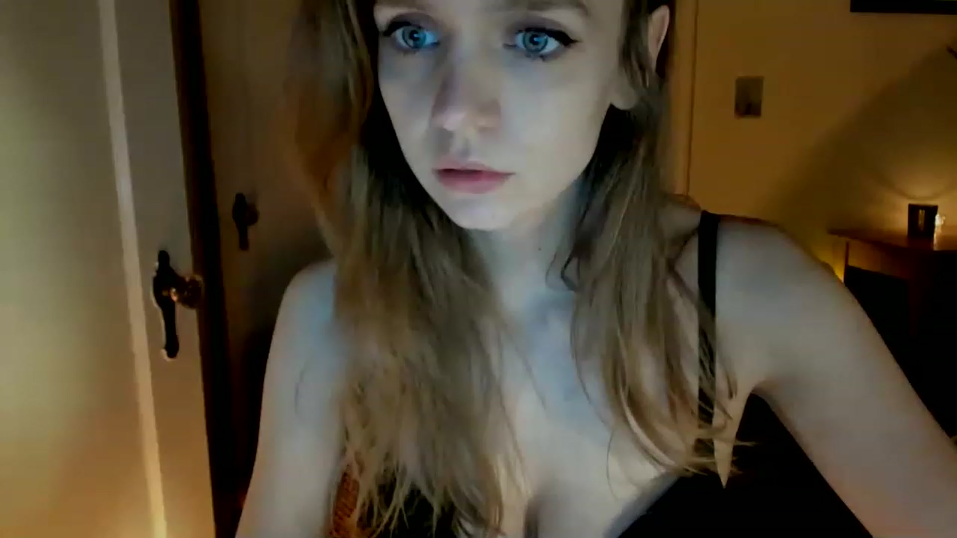 Gallery image thumbnail from muffinmoon's myfreecams stream on, 02/19/2023, 08:35 image 1 of 20