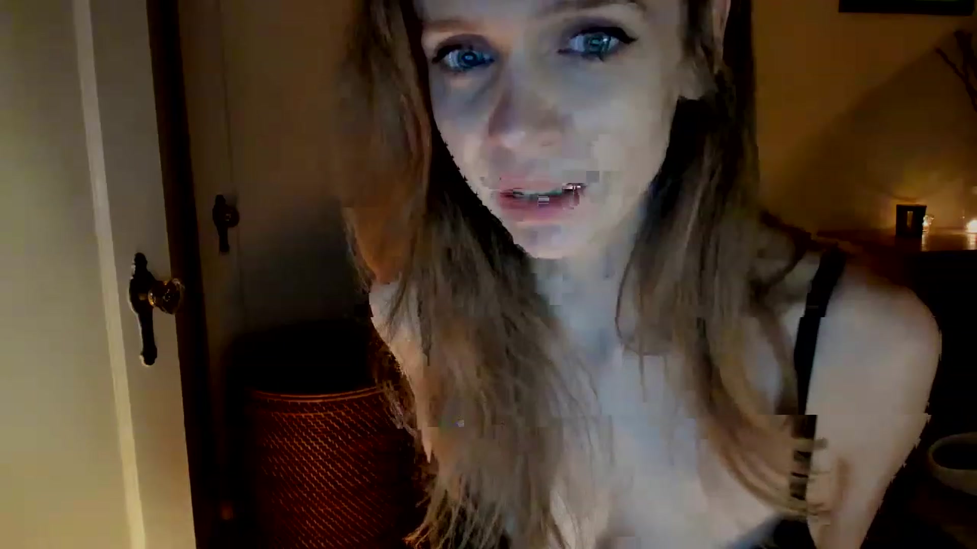 Gallery image thumbnail from muffinmoon's myfreecams stream on, 02/19/2023, 08:35 image 8 of 20