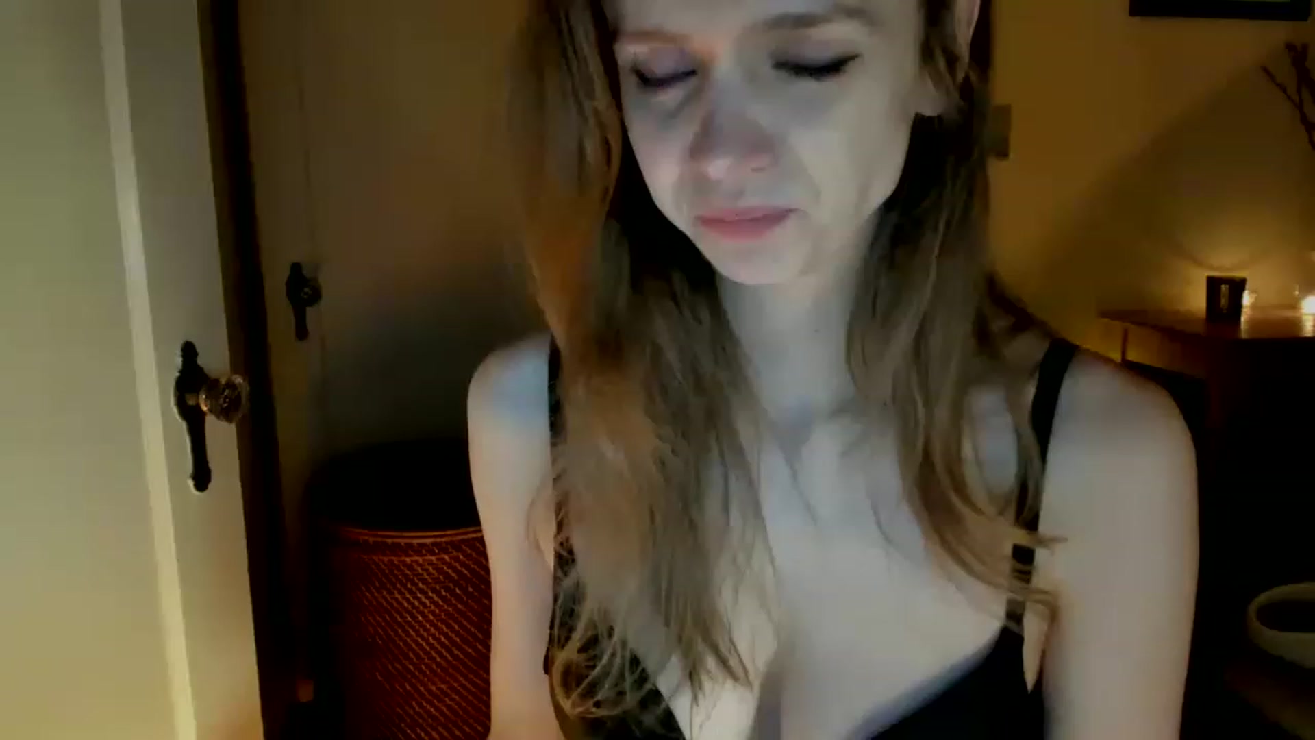 Gallery image thumbnail from muffinmoon's myfreecams stream on, 02/19/2023, 08:35 image 2 of 20