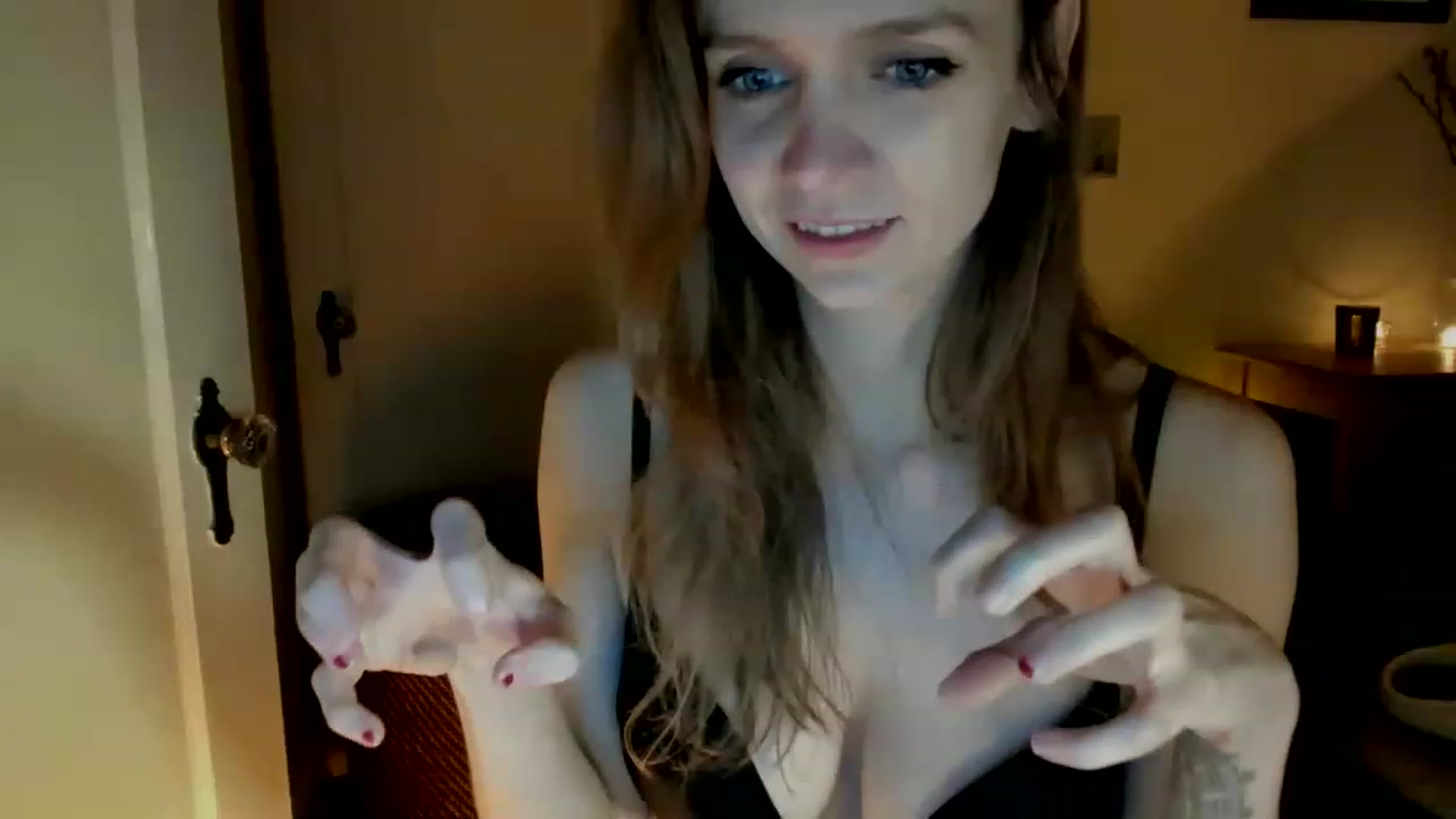 Gallery image thumbnail from muffinmoon's myfreecams stream on, 02/19/2023, 08:35 image 3 of 20