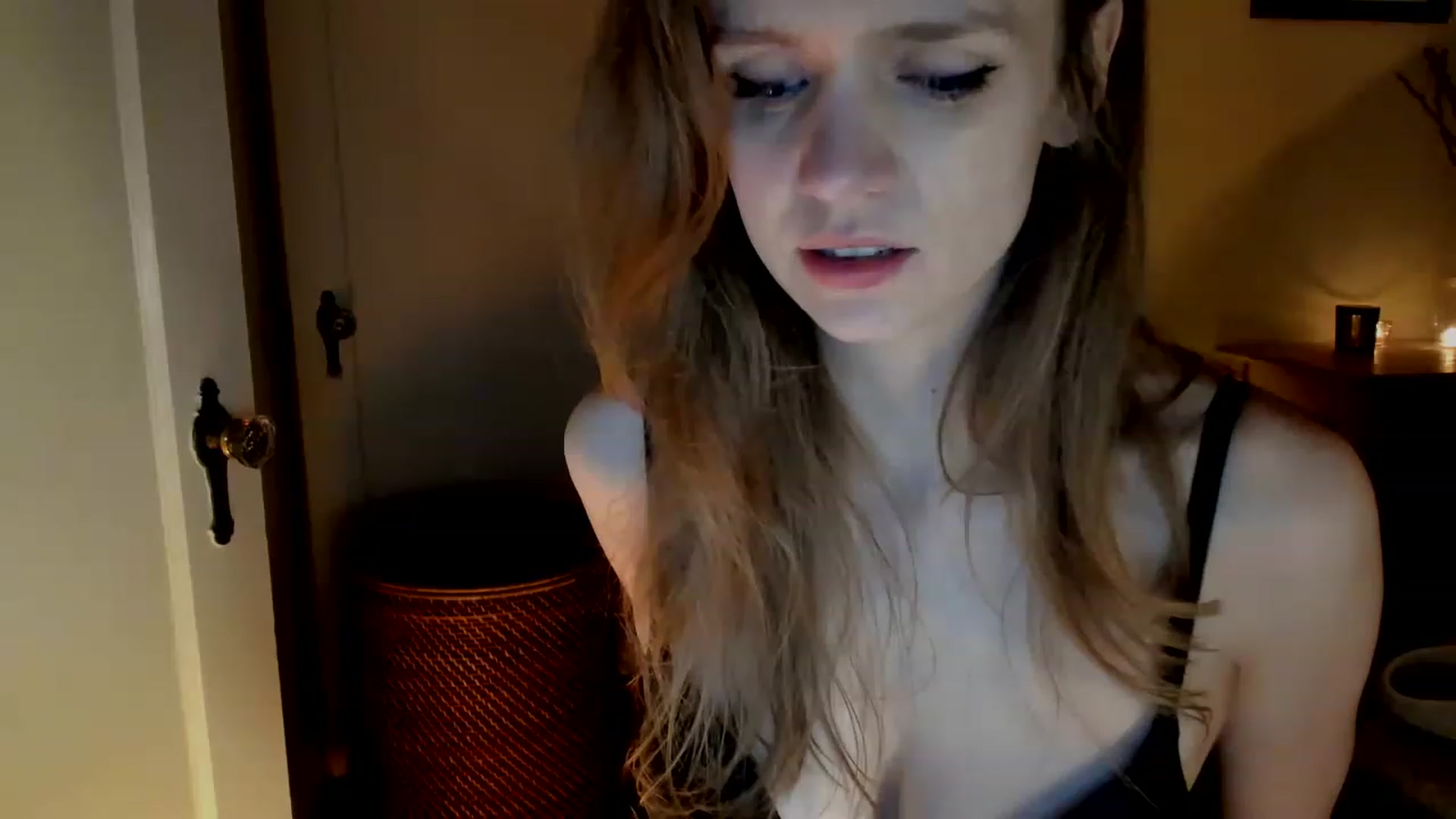 Gallery image thumbnail from muffinmoon's myfreecams stream on, 02/19/2023, 08:35 image 7 of 20