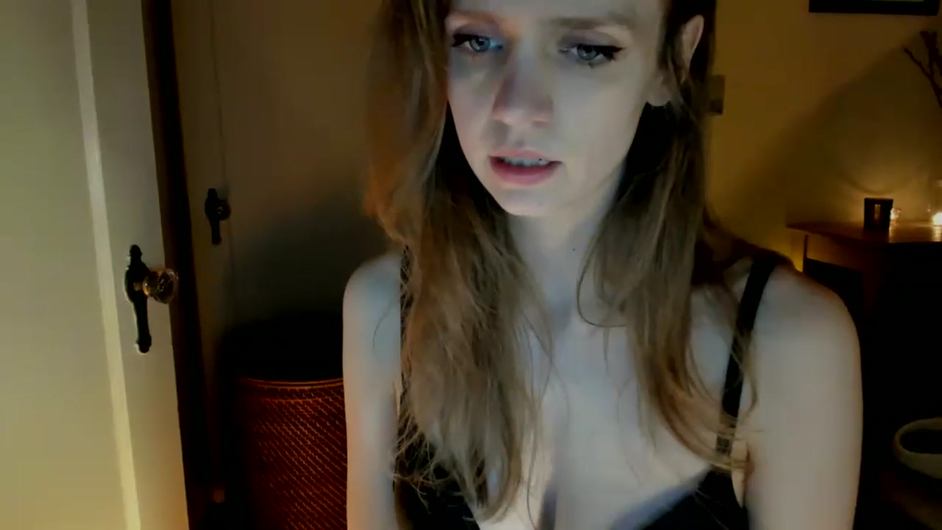 Gallery image thumbnail from muffinmoon's myfreecams stream on, 02/19/2023, 08:35 image 12 of 20