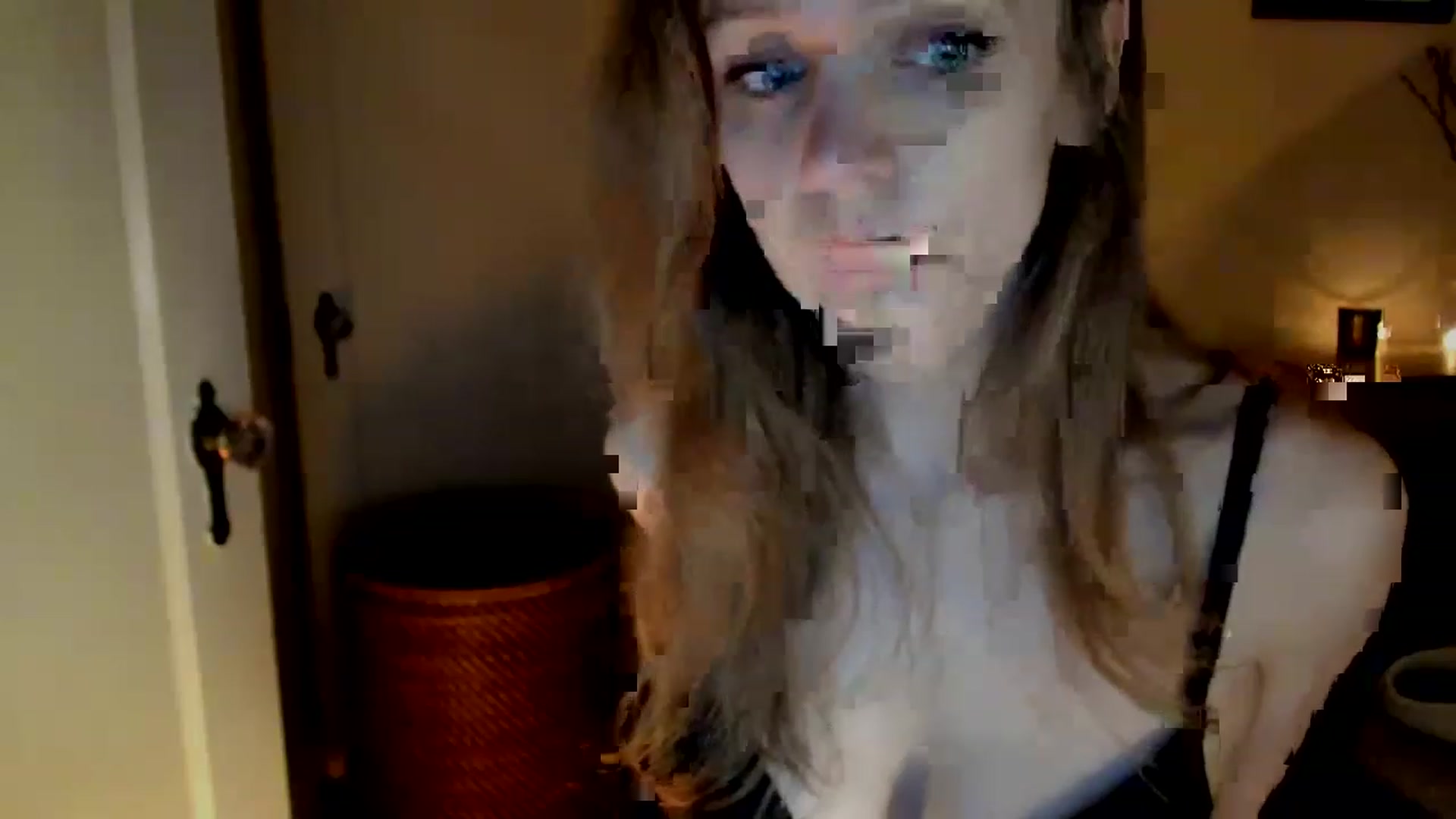 Gallery image thumbnail from muffinmoon's myfreecams stream on, 02/19/2023, 08:35 image 5 of 20