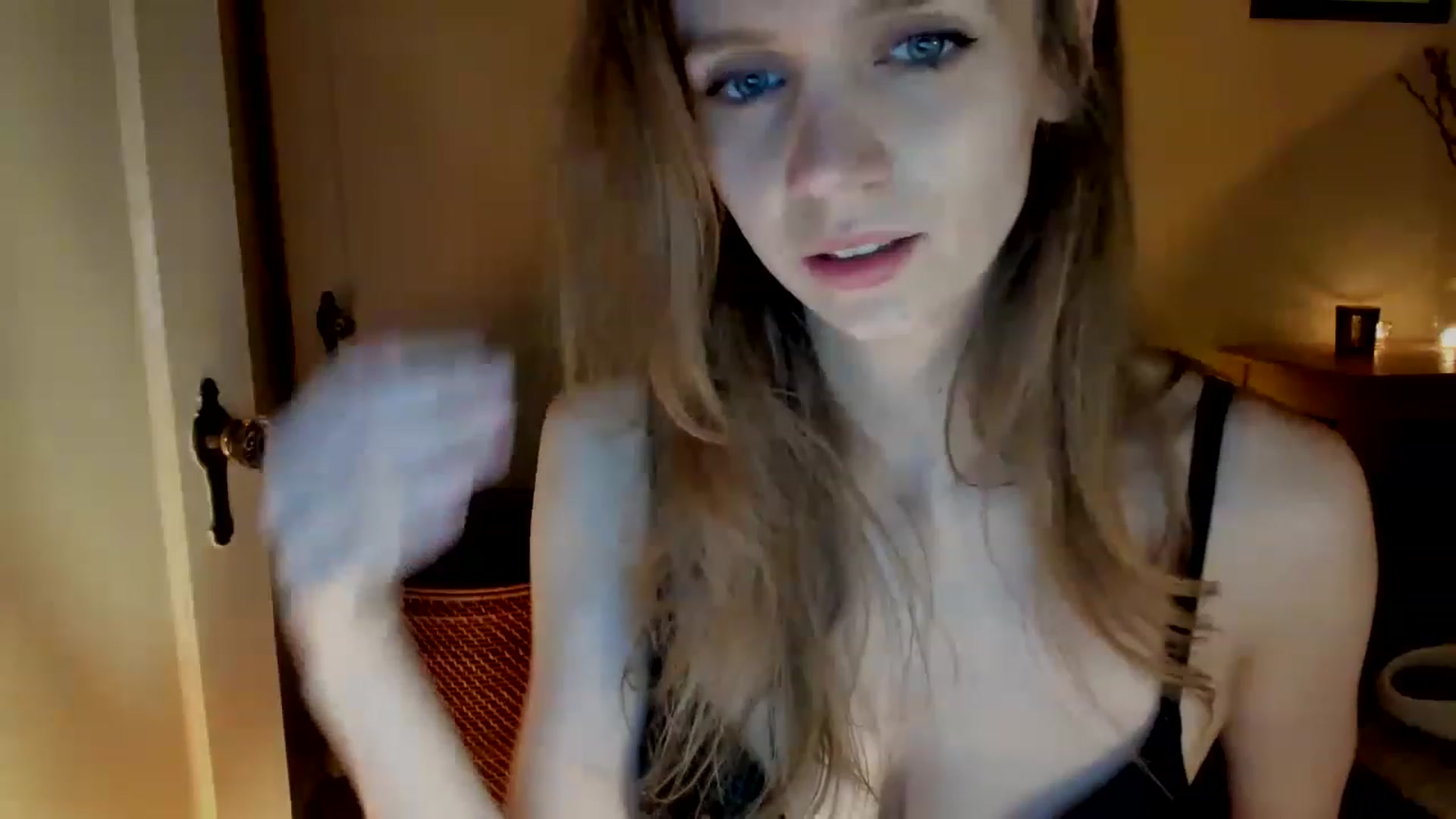 Gallery image thumbnail from muffinmoon's myfreecams stream on, 02/19/2023, 08:35 image 6 of 20