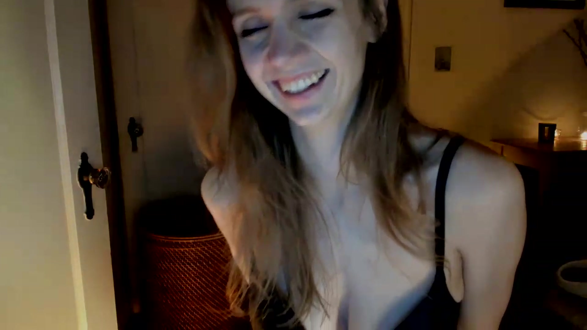 Gallery image thumbnail from muffinmoon's myfreecams stream on, 02/19/2023, 08:35 image 9 of 20