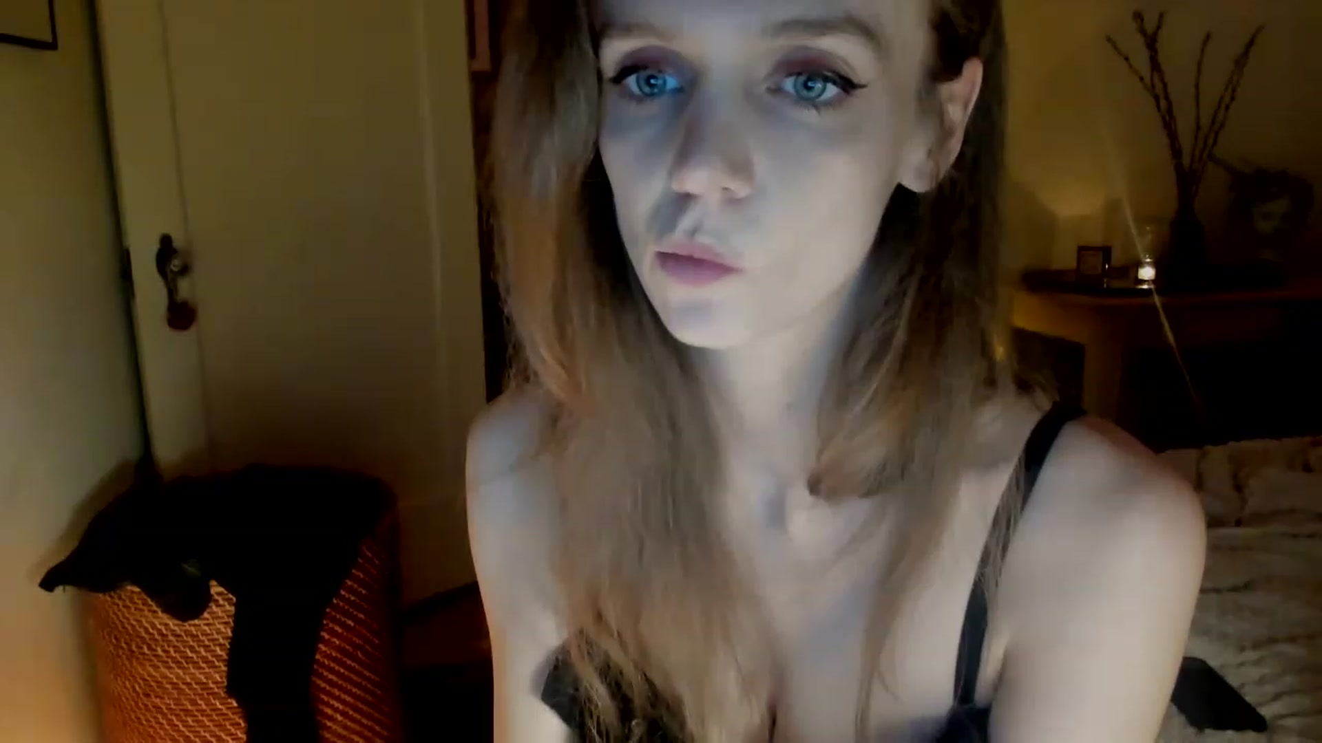 Gallery image thumbnail from muffinmoon's myfreecams stream on, 03/01/2023, 07:54 image 11 of 20
