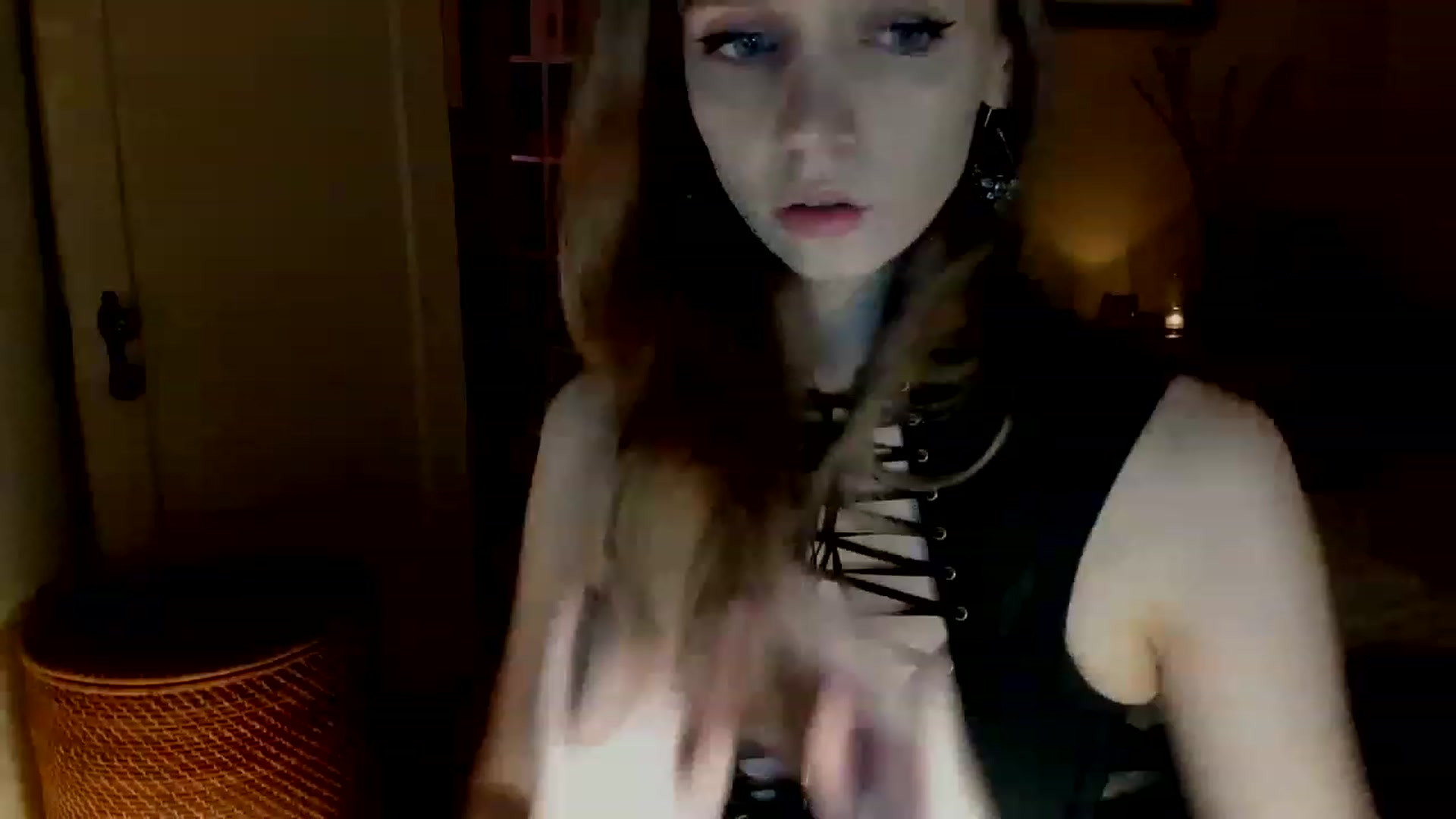 Gallery image thumbnail from muffinmoon's myfreecams stream on, 03/01/2023, 07:54 image 1 of 20