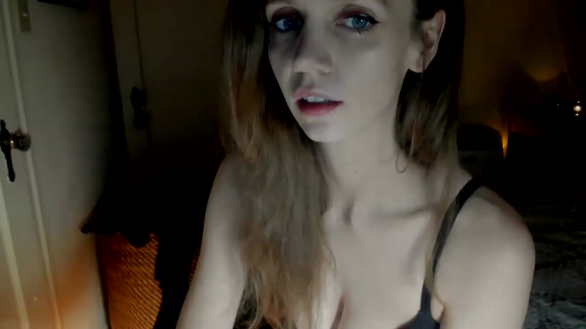 Gallery image thumbnail from muffinmoon's myfreecams stream on, 03/01/2023, 07:54 image 16 of 20