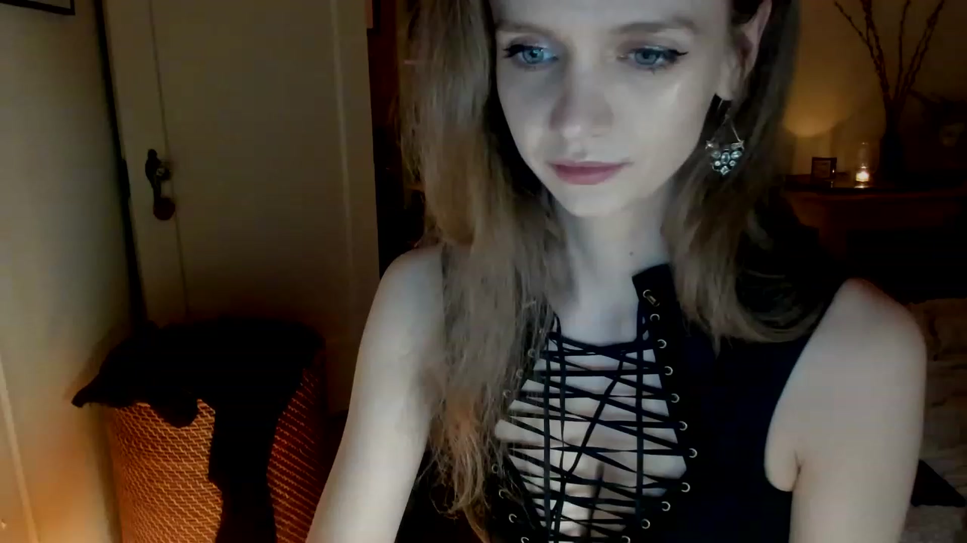 Gallery image thumbnail from muffinmoon's myfreecams stream on, 03/01/2023, 07:54 image 6 of 20