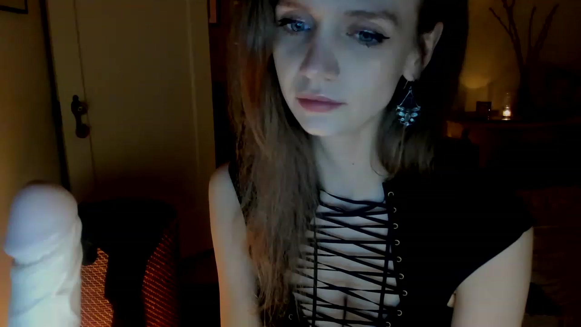 Gallery image thumbnail from muffinmoon's myfreecams stream on, 03/01/2023, 07:54 image 9 of 20