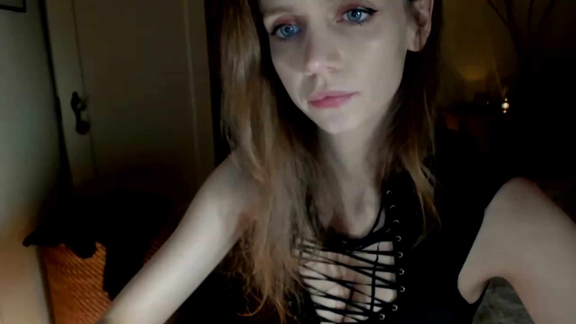 Gallery image thumbnail from muffinmoon's myfreecams stream on, 03/01/2023, 07:54 image 15 of 20