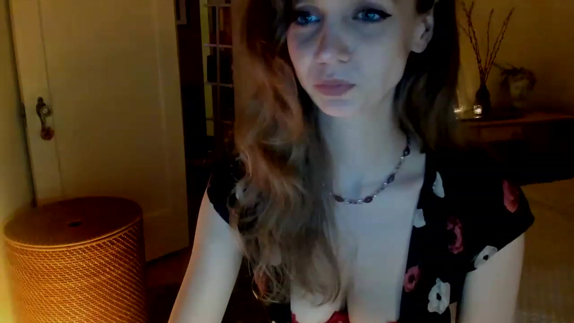 Gallery image thumbnail from muffinmoon's myfreecams stream on, 03/05/2023, 07:38 image 13 of 20