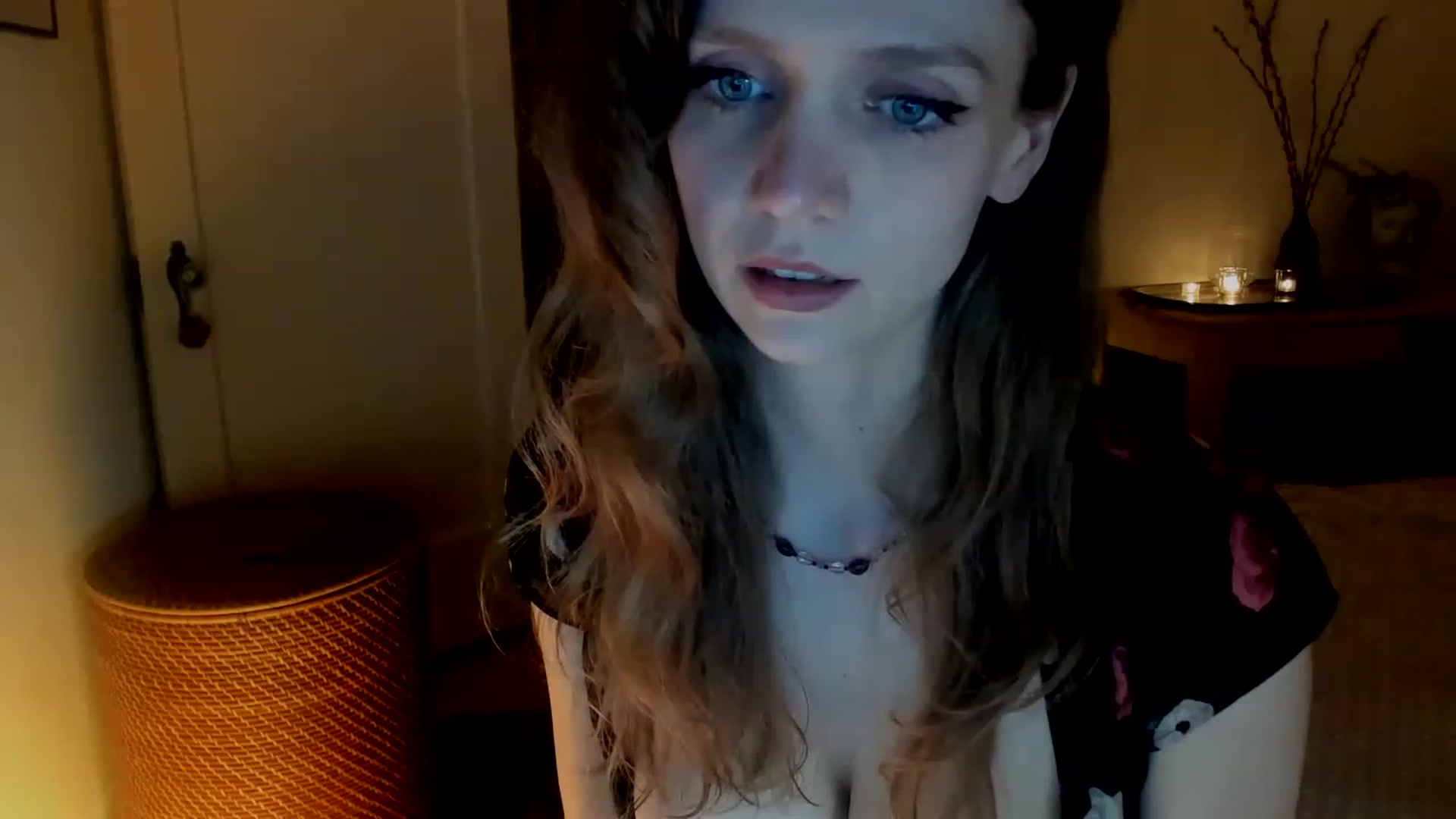 Gallery image thumbnail from muffinmoon's myfreecams stream on, 03/05/2023, 08:53 image 6 of 20