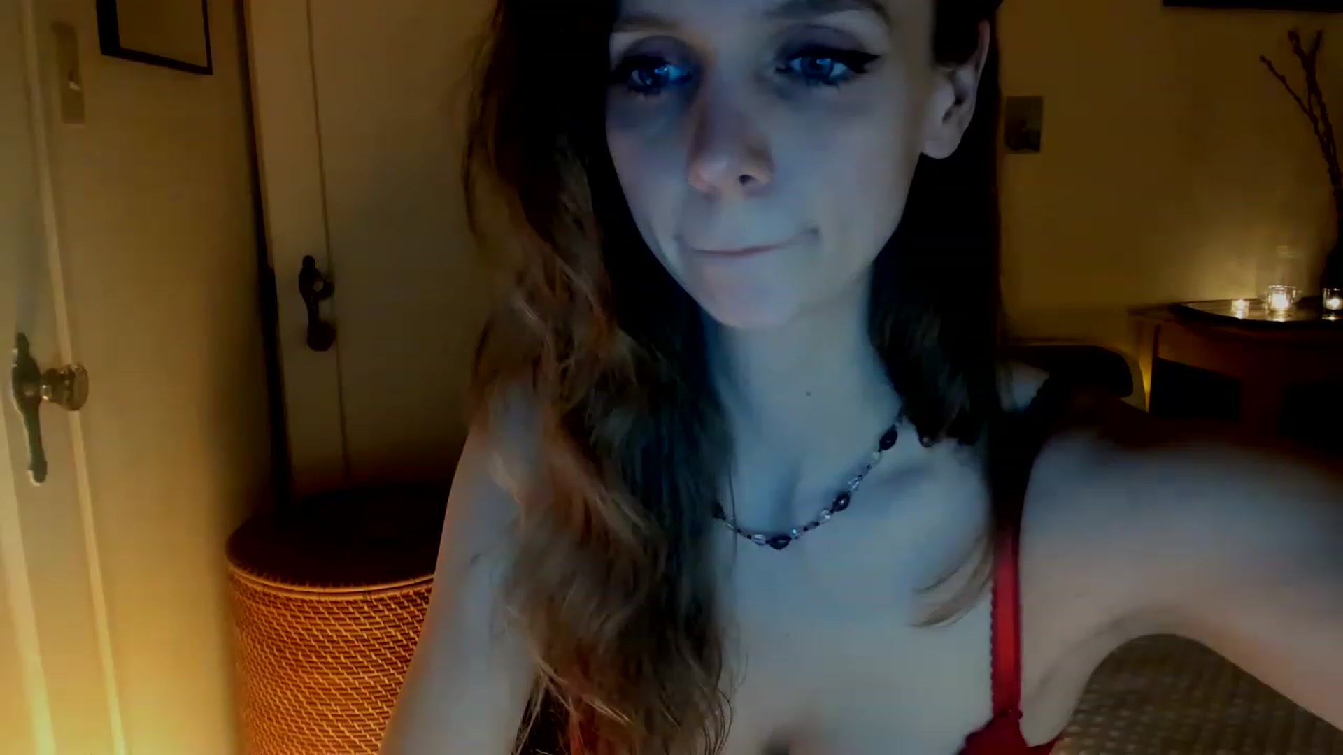 Gallery image thumbnail from muffinmoon's myfreecams stream on, 03/05/2023, 08:53 image 14 of 20