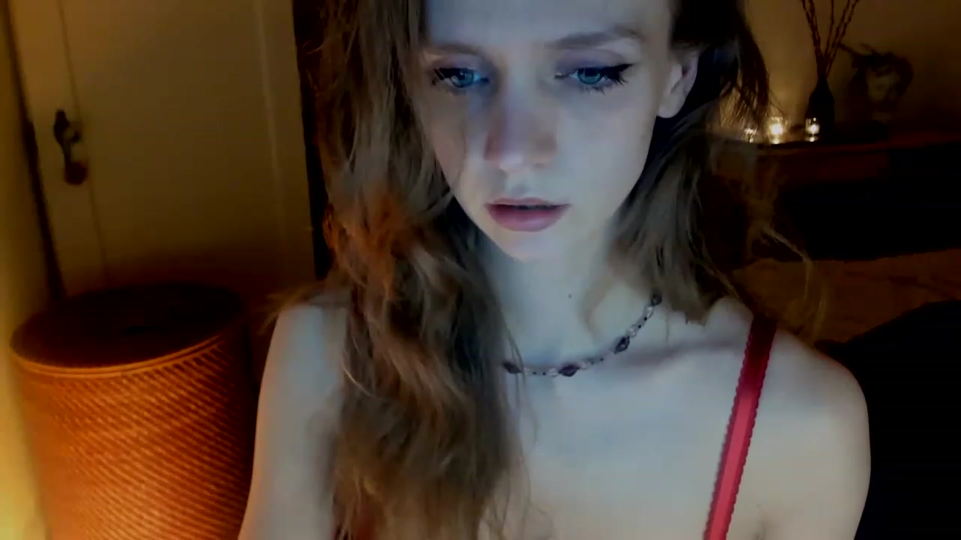 Gallery image thumbnail from muffinmoon's myfreecams stream on, 03/05/2023, 08:53 image 20 of 20