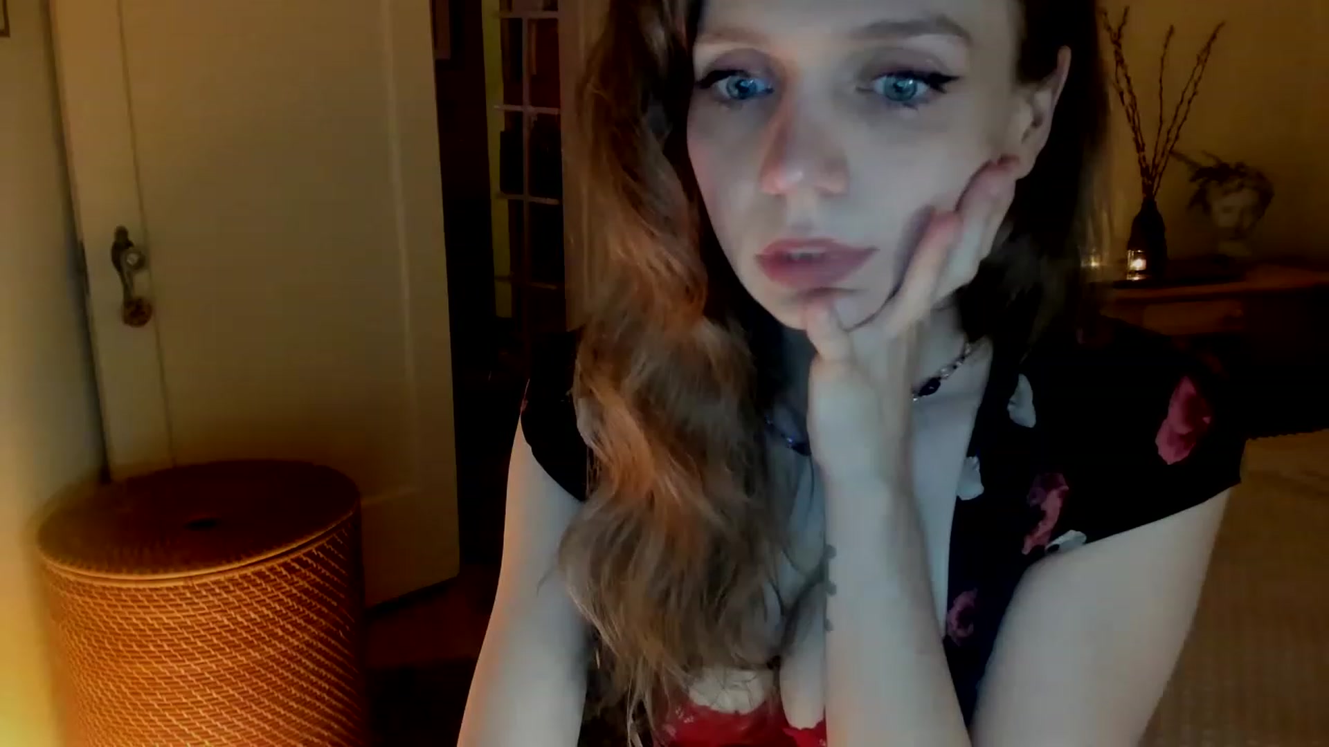 Gallery image thumbnail from muffinmoon's myfreecams stream on, 03/05/2023, 08:53 image 3 of 20