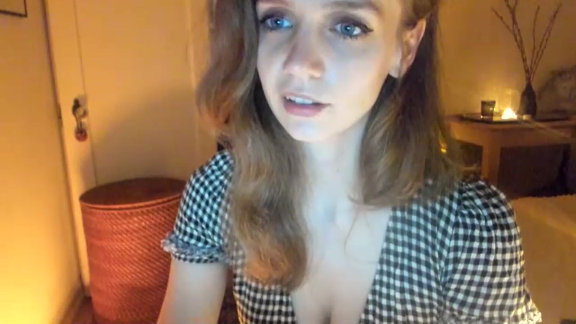 Gallery image thumbnail from muffinmoon's myfreecams stream on, 04/12/2023, 05:54 image 5 of 20