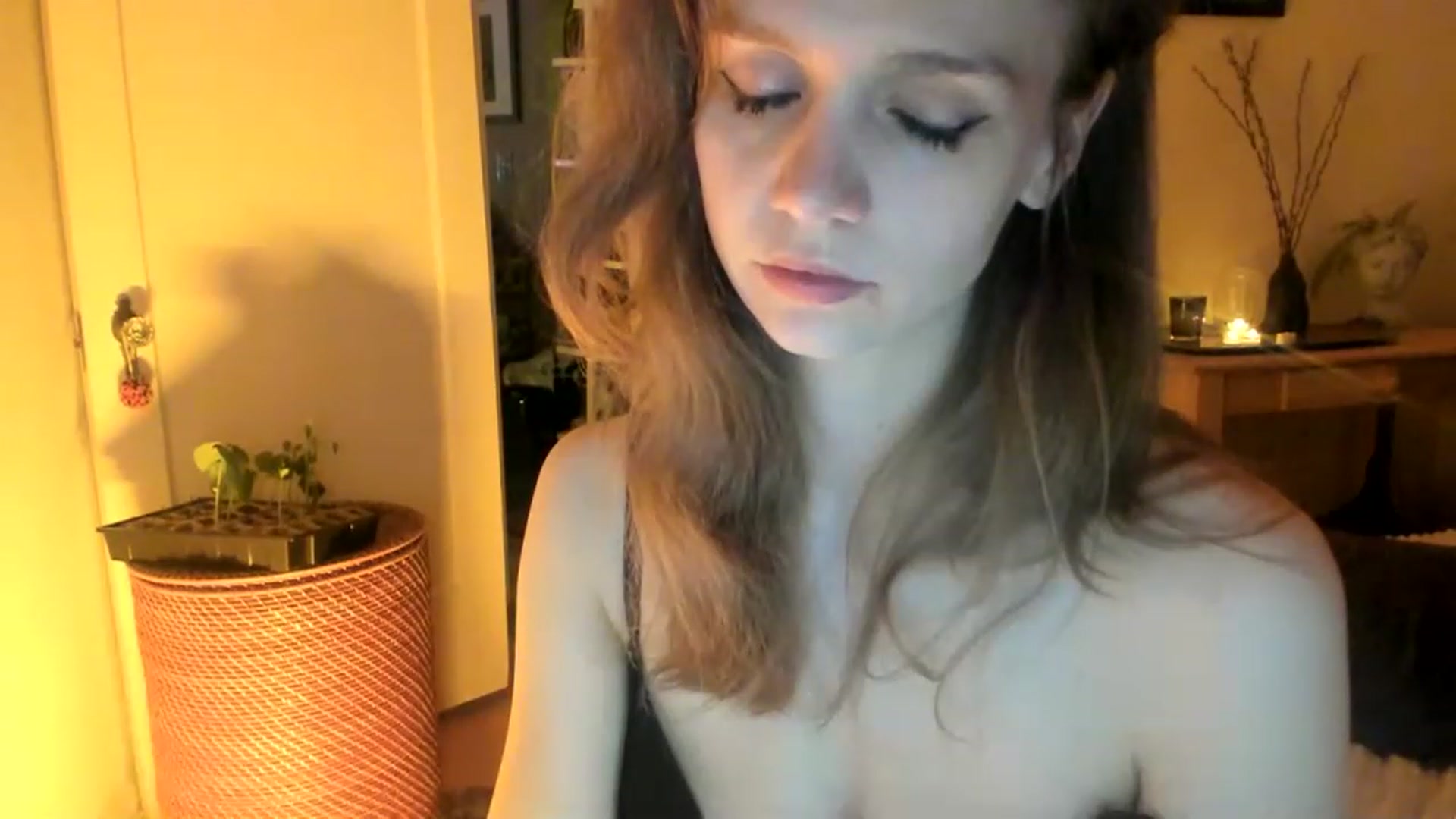 Gallery image thumbnail from muffinmoon's myfreecams stream on, 04/12/2023, 05:54 image 20 of 20
