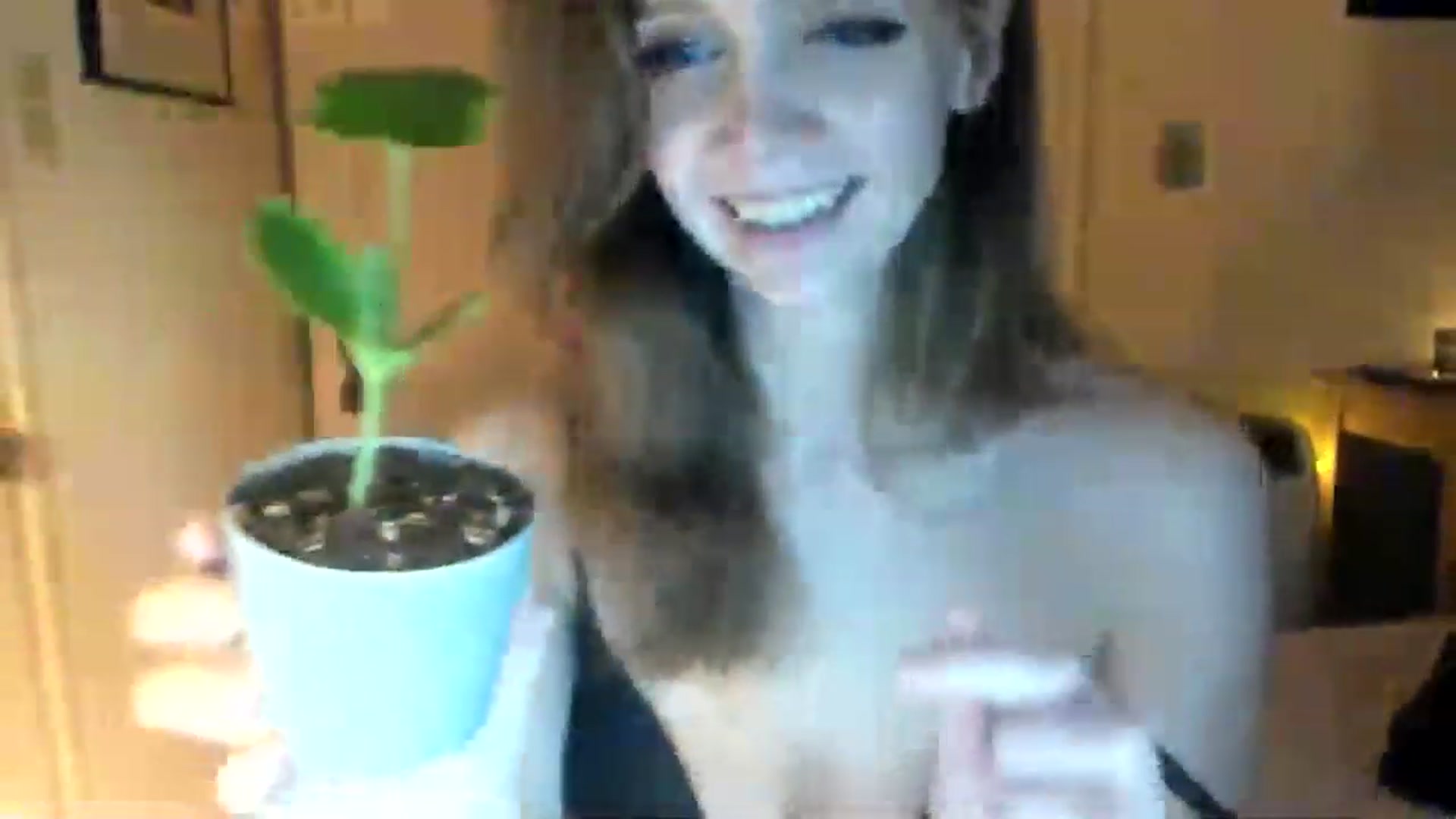 Gallery image thumbnail from muffinmoon's myfreecams stream on, 04/12/2023, 05:54 image 19 of 20