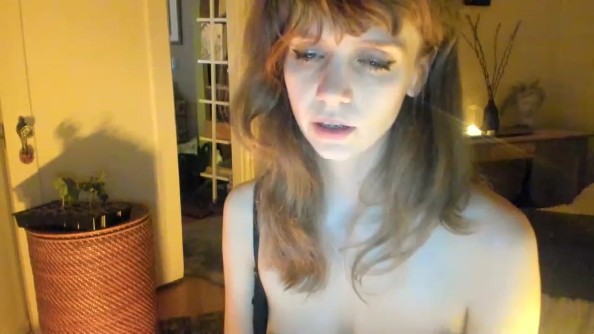 Gallery image thumbnail from muffinmoon's myfreecams stream on, 04/12/2023, 06:37 image 11 of 20