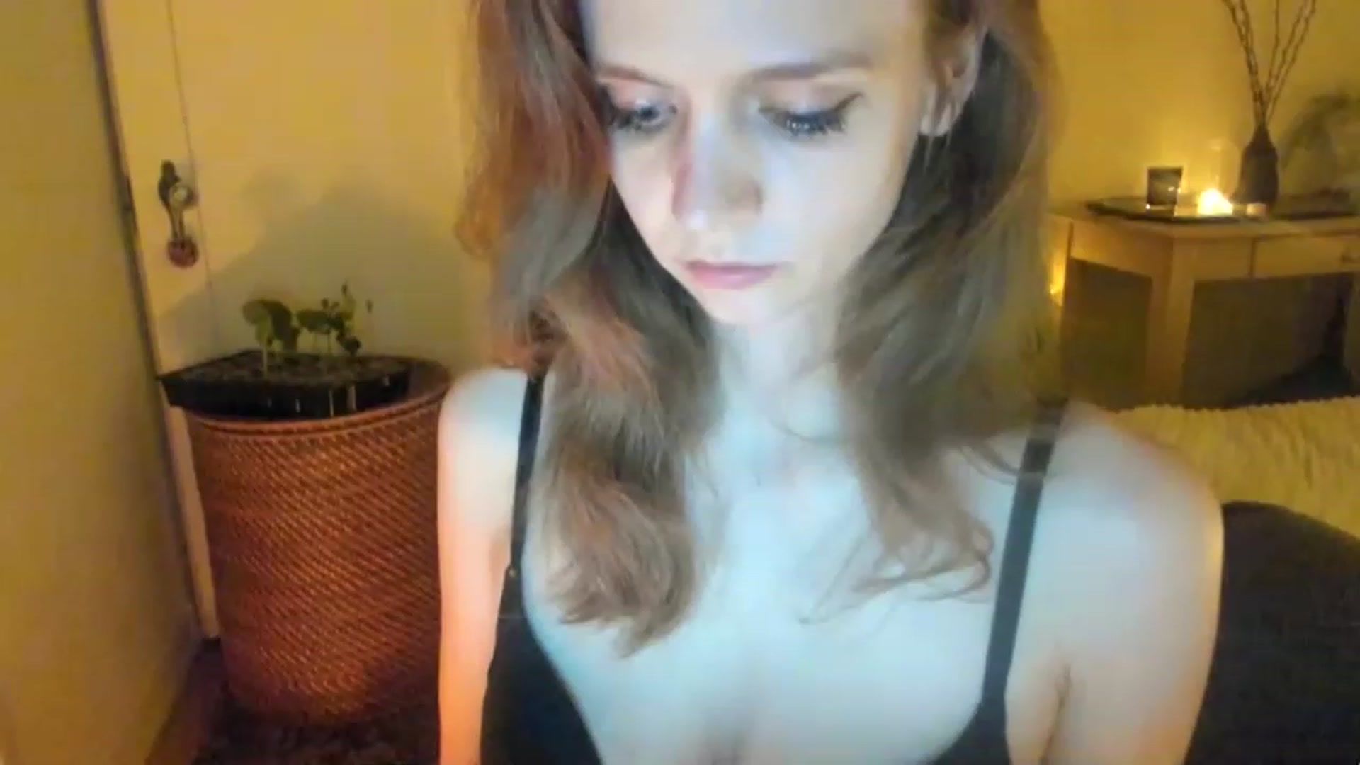 Gallery image thumbnail from muffinmoon's myfreecams stream on, 04/12/2023, 06:37 image 16 of 20
