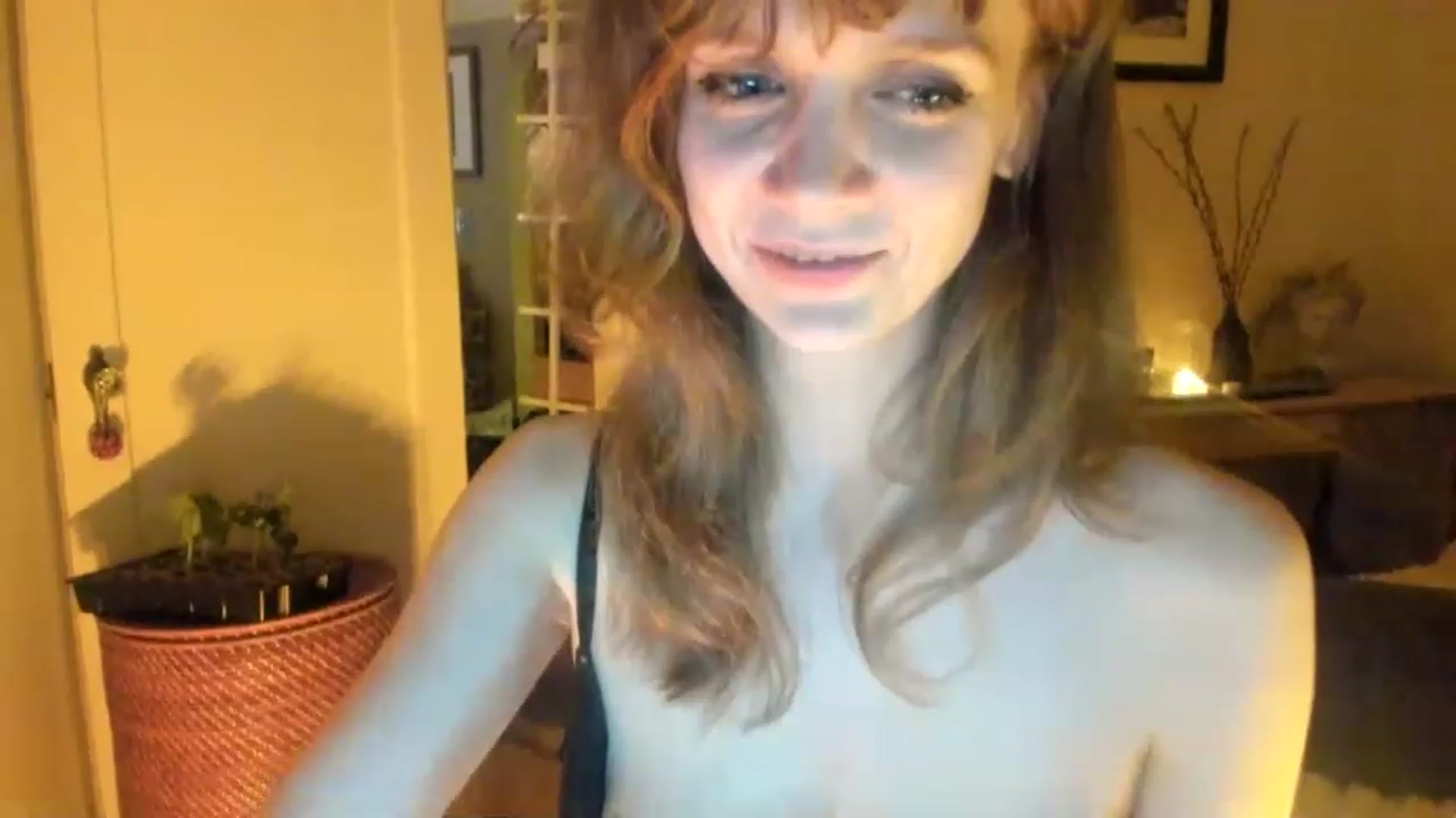 Gallery image thumbnail from muffinmoon's myfreecams stream on, 04/12/2023, 06:37 image 12 of 20