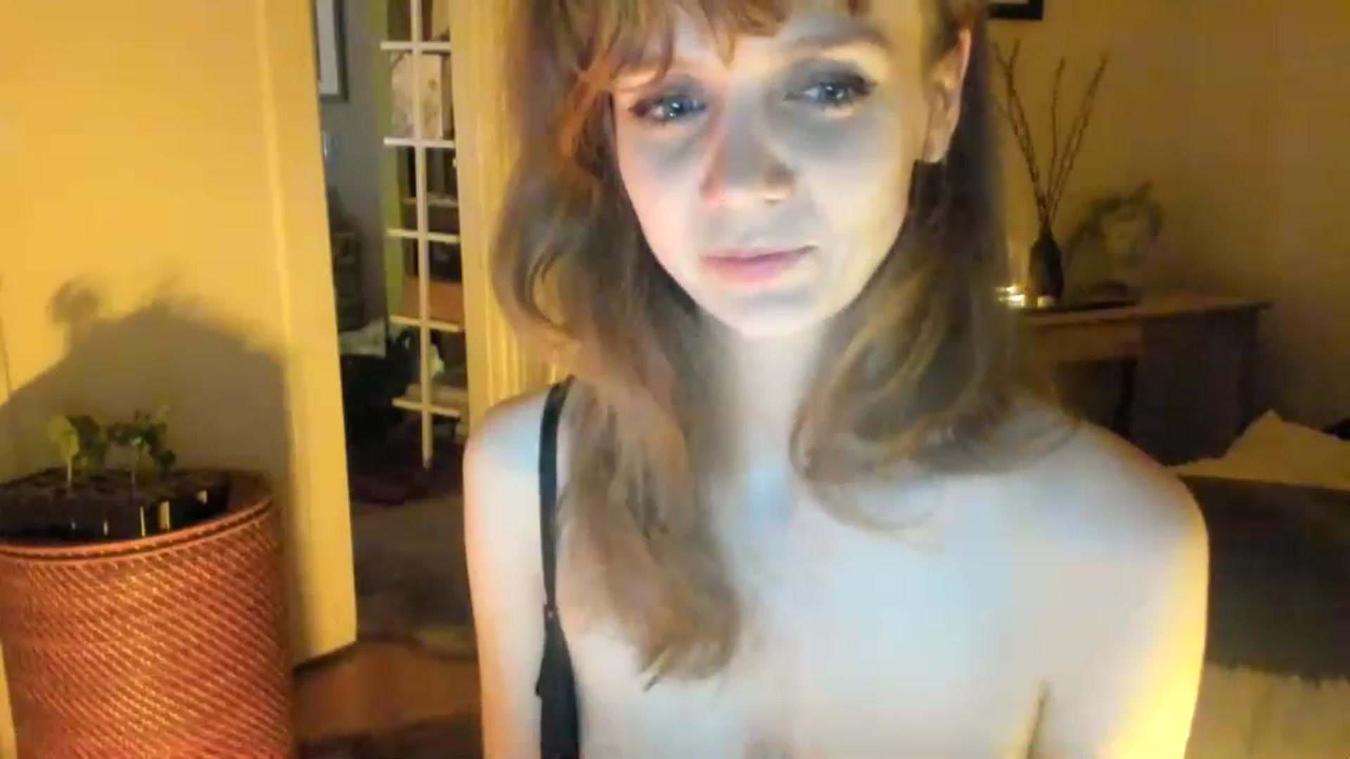 Gallery image thumbnail from muffinmoon's myfreecams stream on, 04/12/2023, 06:37 image 10 of 20